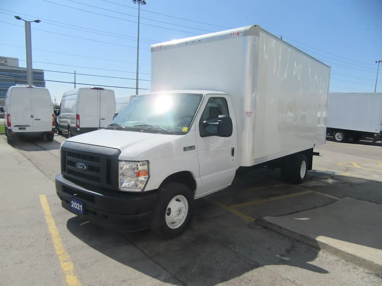 Ford E-450 Super Duty DRW снимка Ford E-450 Super Duty DRW