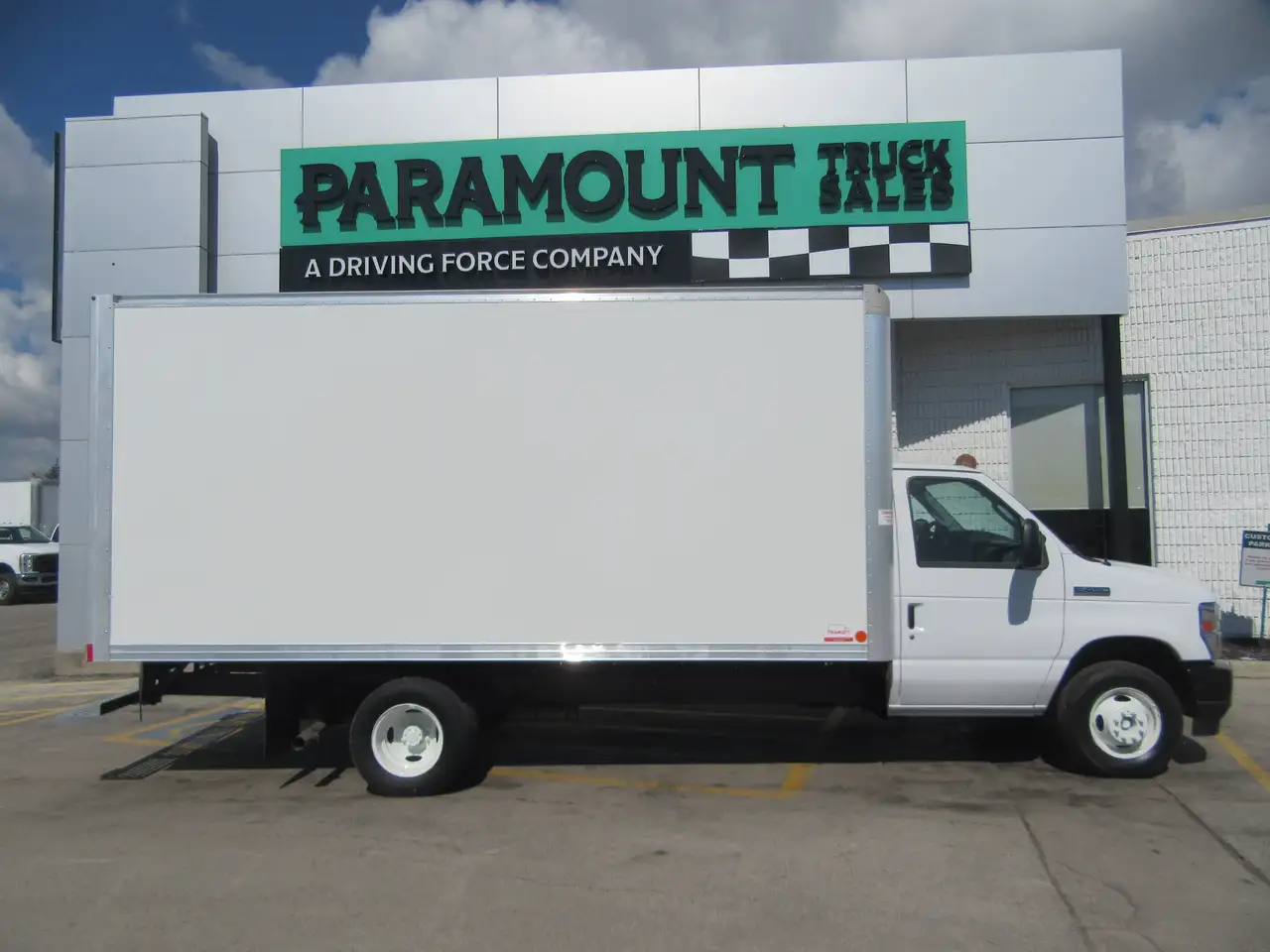 Ford E-450 Super Duty DRW снимка Ford E-450 Super Duty DRW