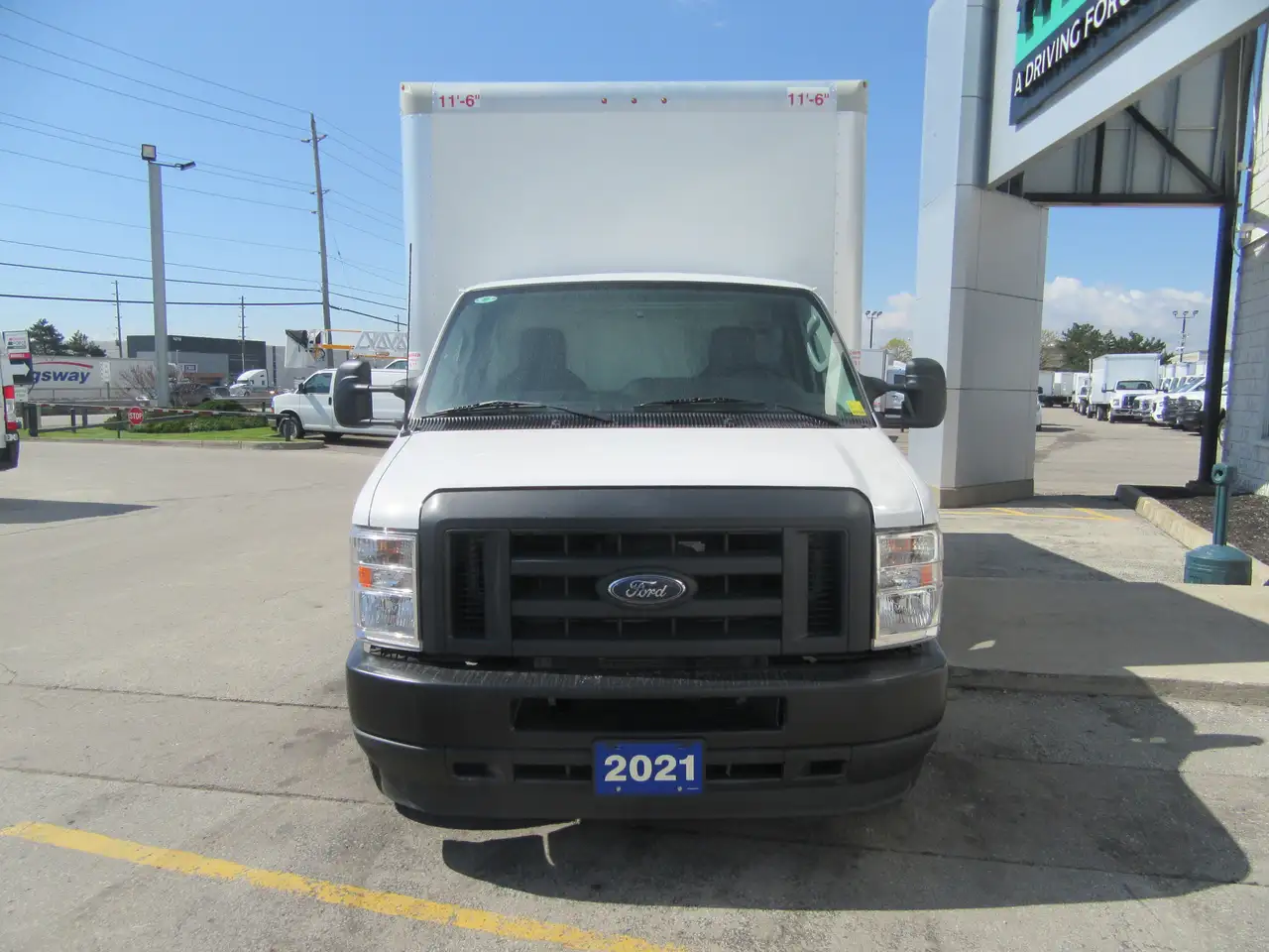 Ford E-450 Super Duty DRW снимка Ford E-450 Super Duty DRW