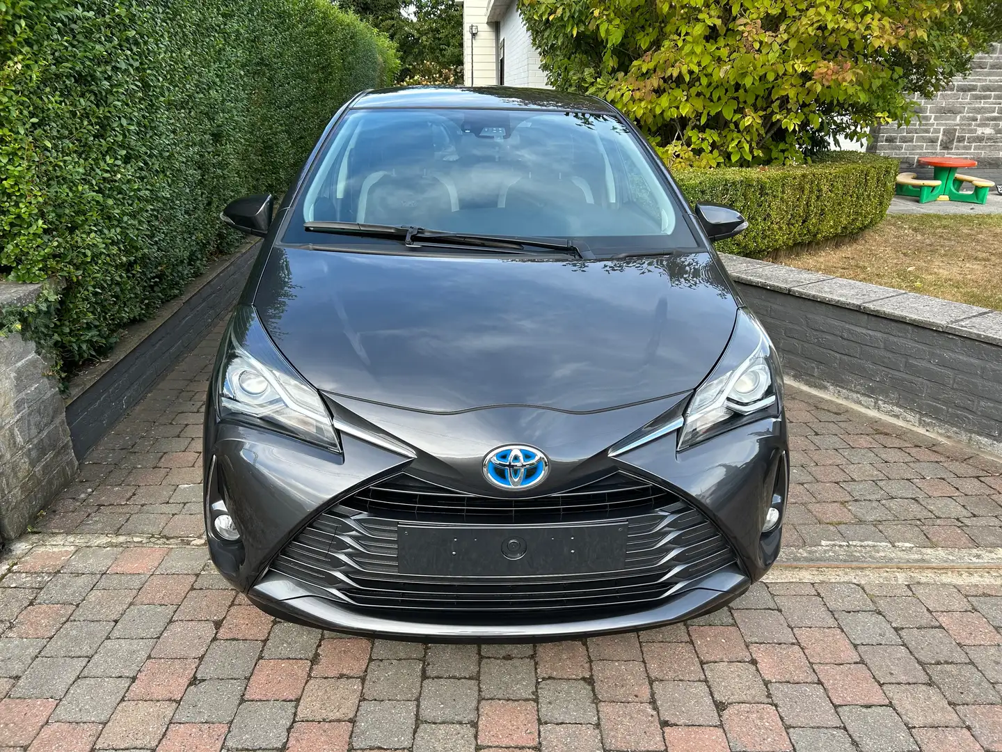 Toyota Yaris Yaris 1.5i HYBRID VVT-iE EDITION Y20 CVT 21000KM. Grau - 1