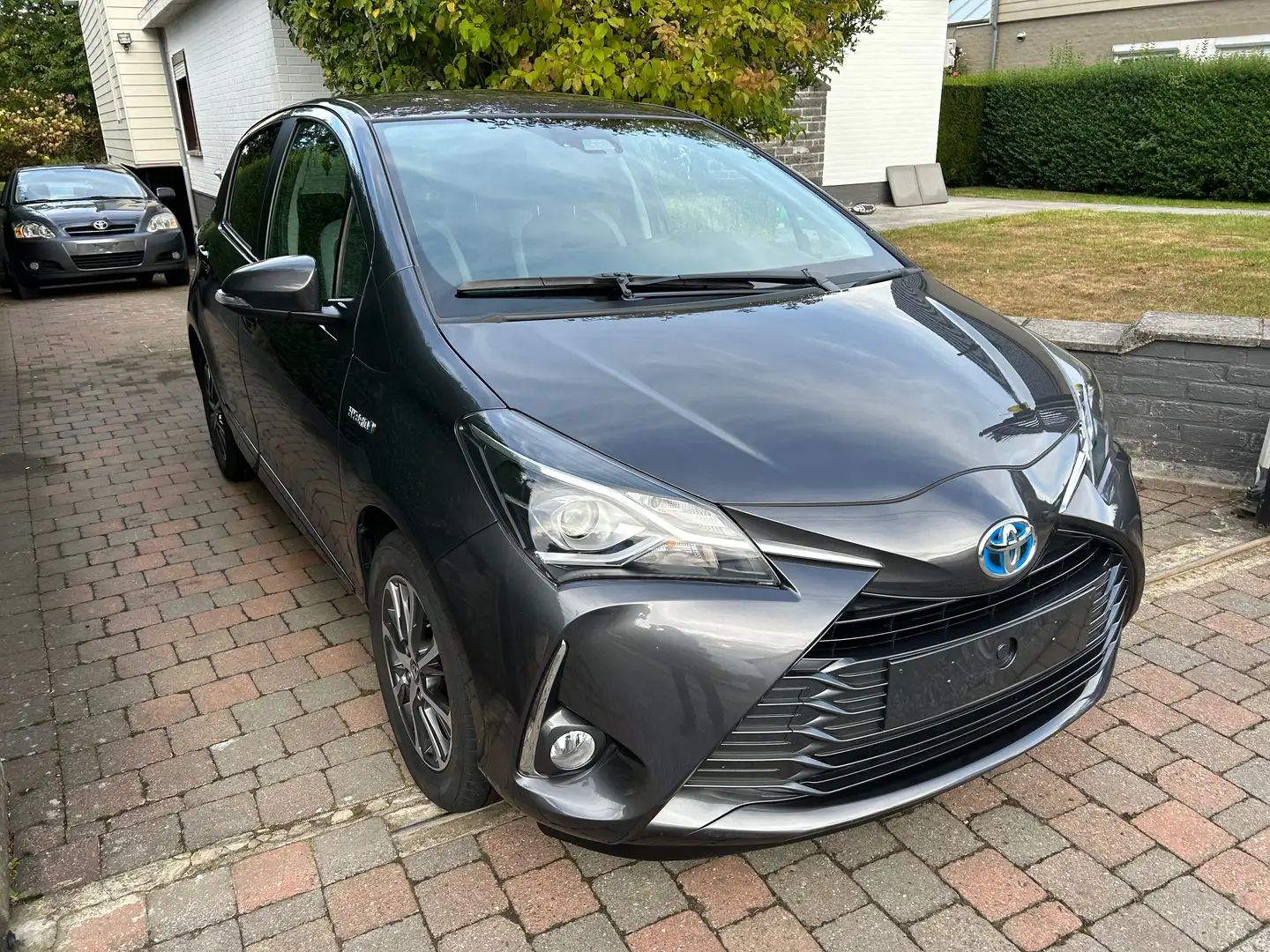 Toyota Yaris Yaris 1.5i HYBRID VVT-iE EDITION Y20 CVT 21000KM. Grau - 2