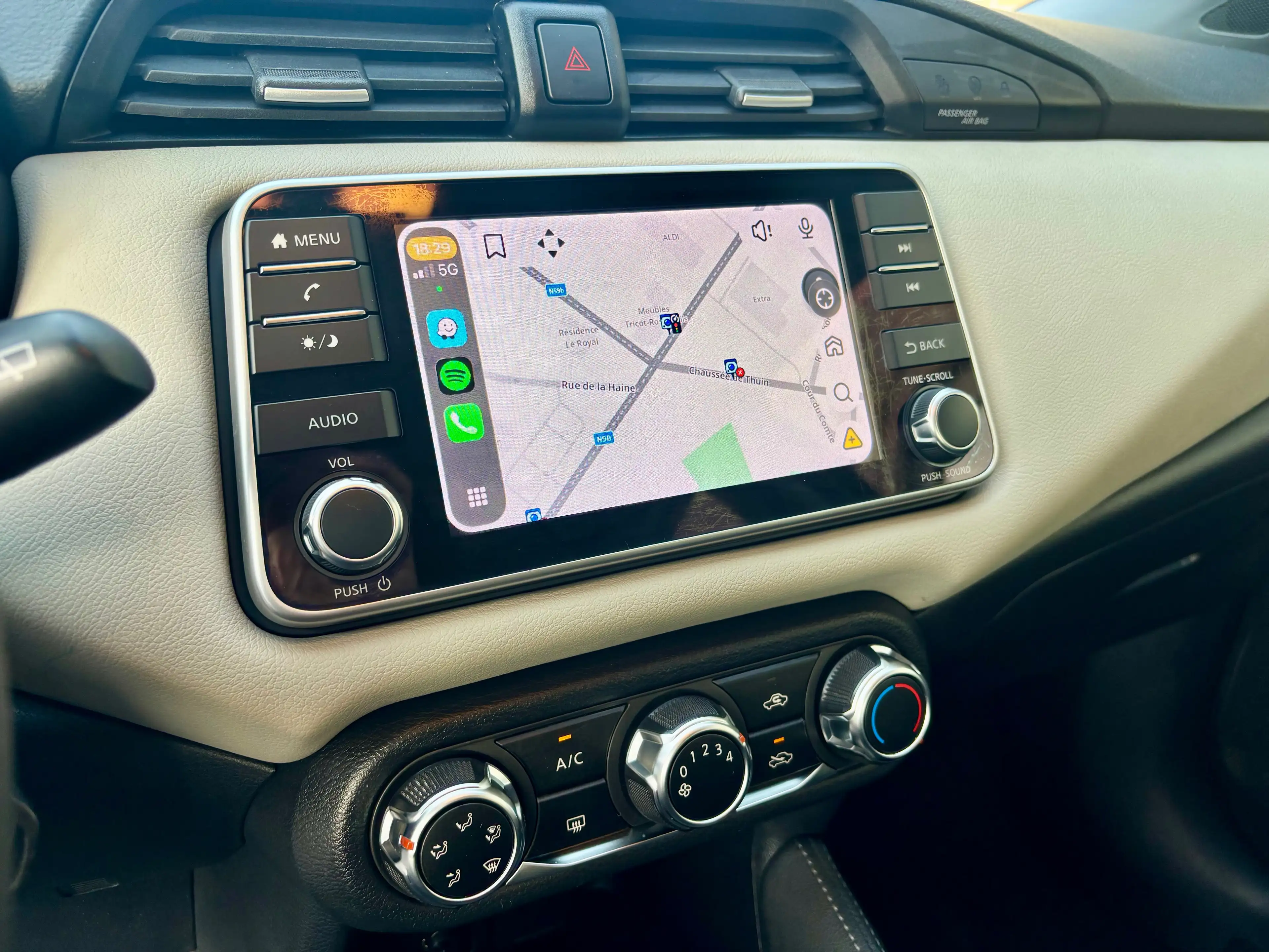 Nissan Micra Micra 1.0 IG-T Business Edition — photo 14