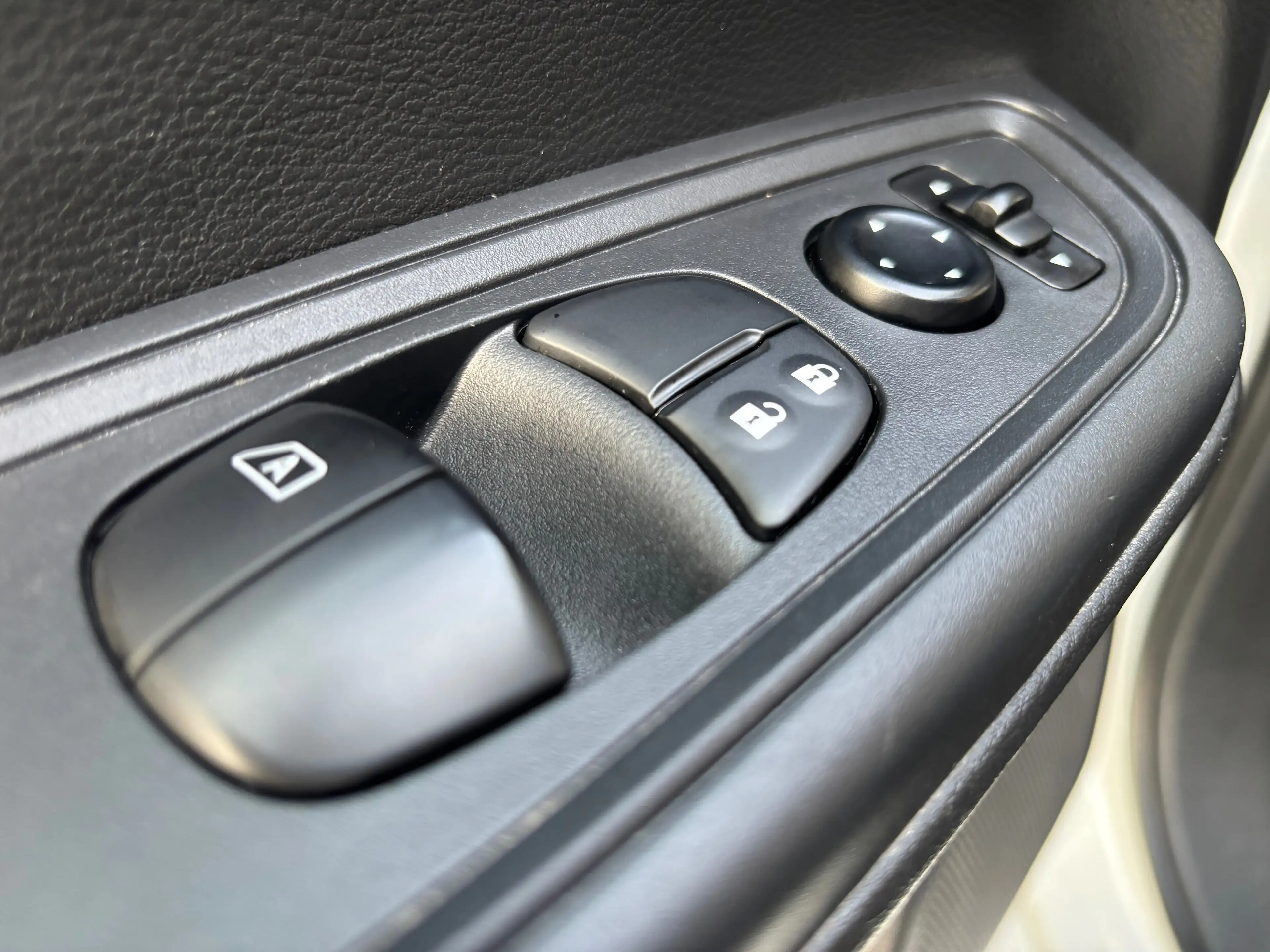 Nissan Micra Micra 1.0 IG-T Business Edition — photo 15