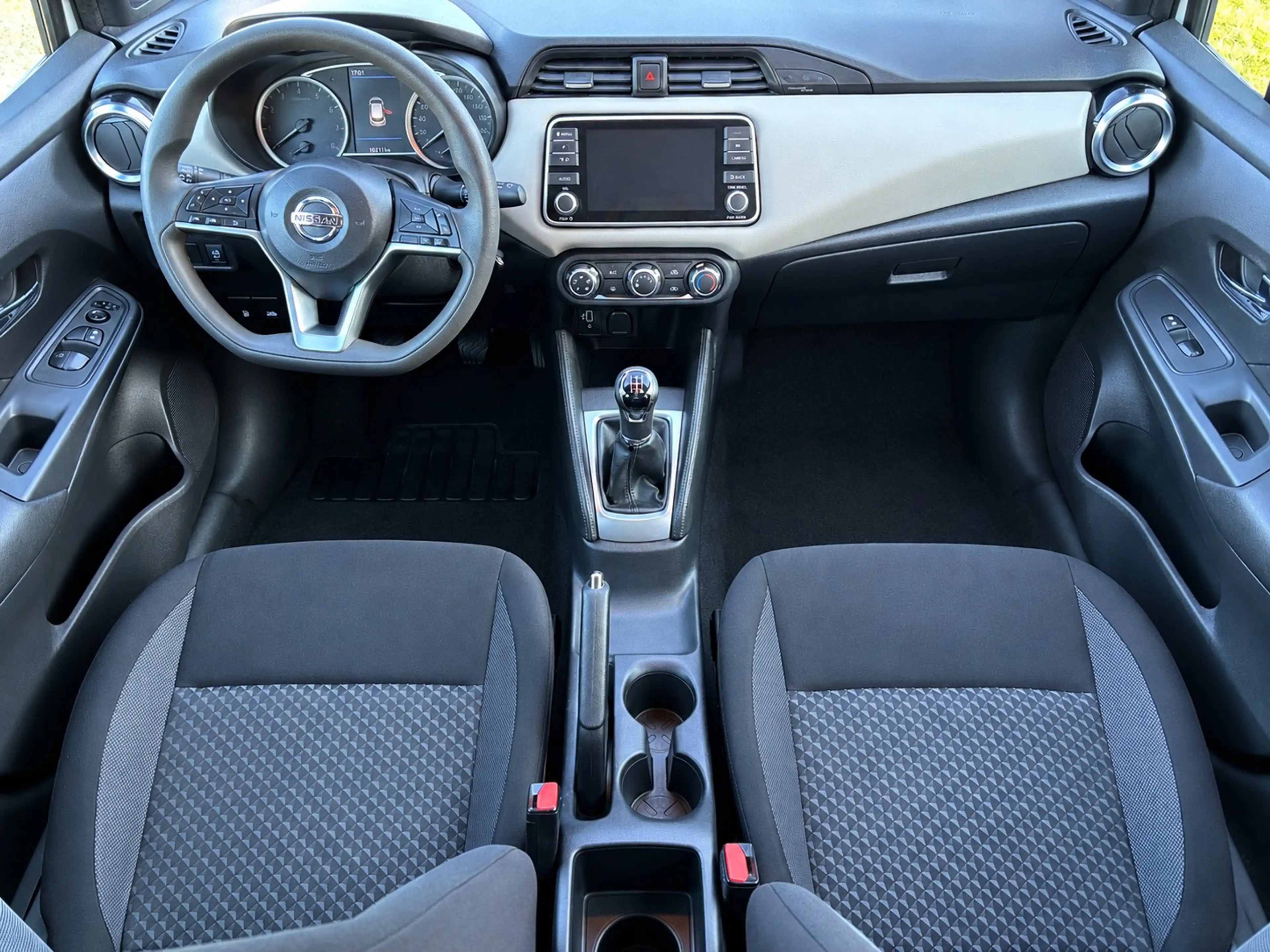 Nissan Micra Micra 1.0 IG-T Business Edition — photo 11