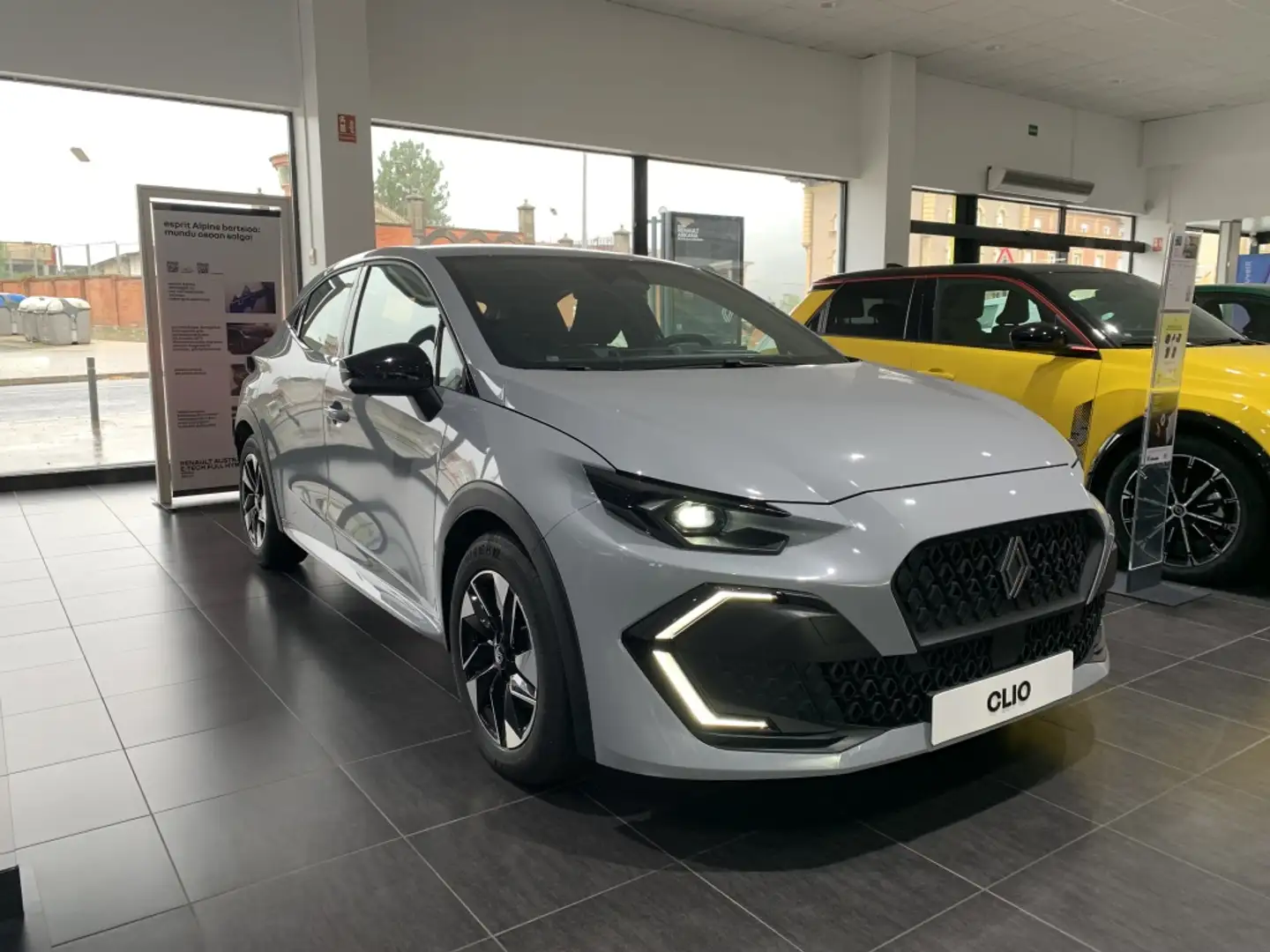 Renault Clio TCe Evolution 85kW Gris - 1