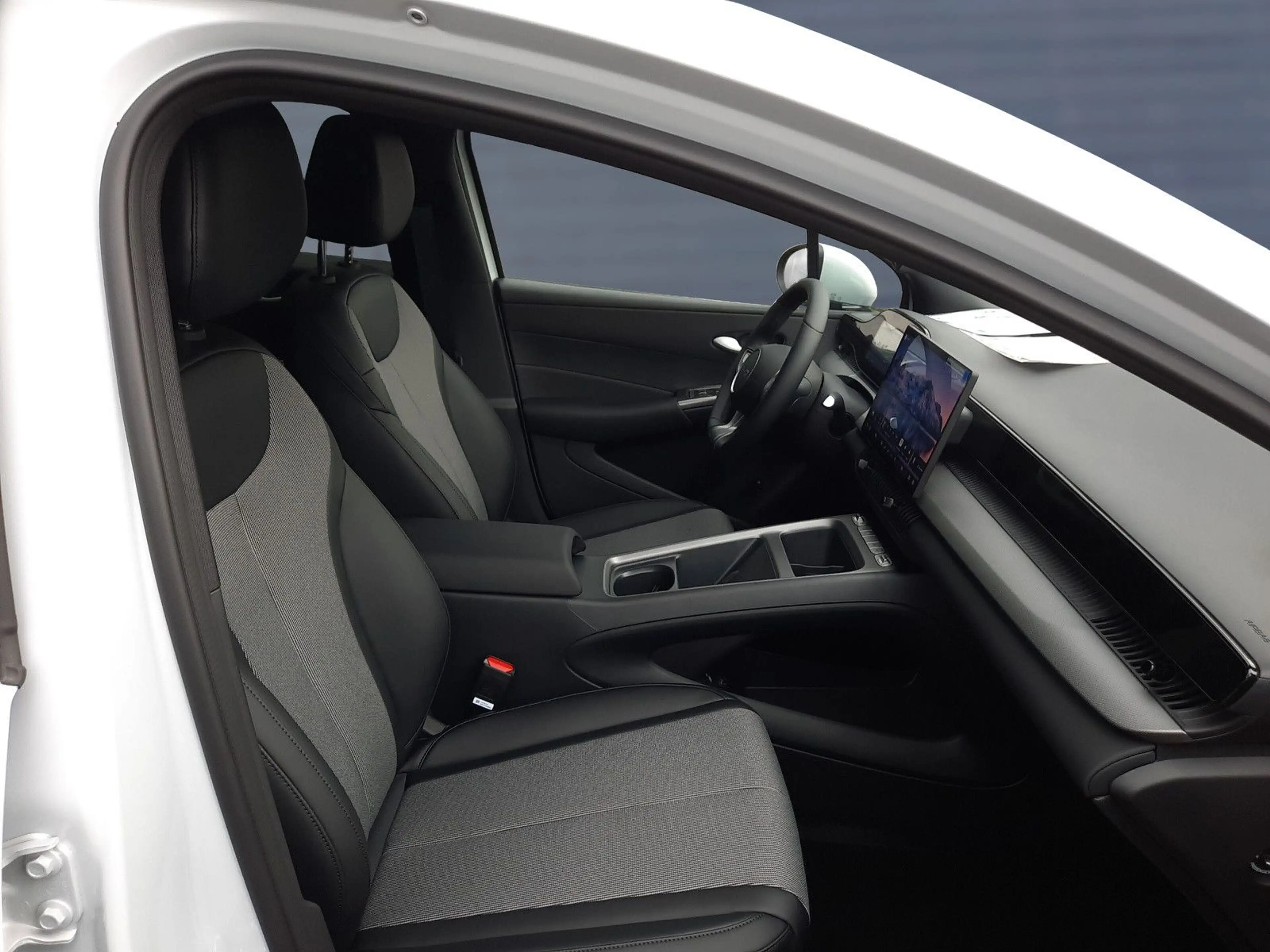 BYD Dolphin Dolphin G DM-i Comfort LED NFC V2L Navi — photo 12