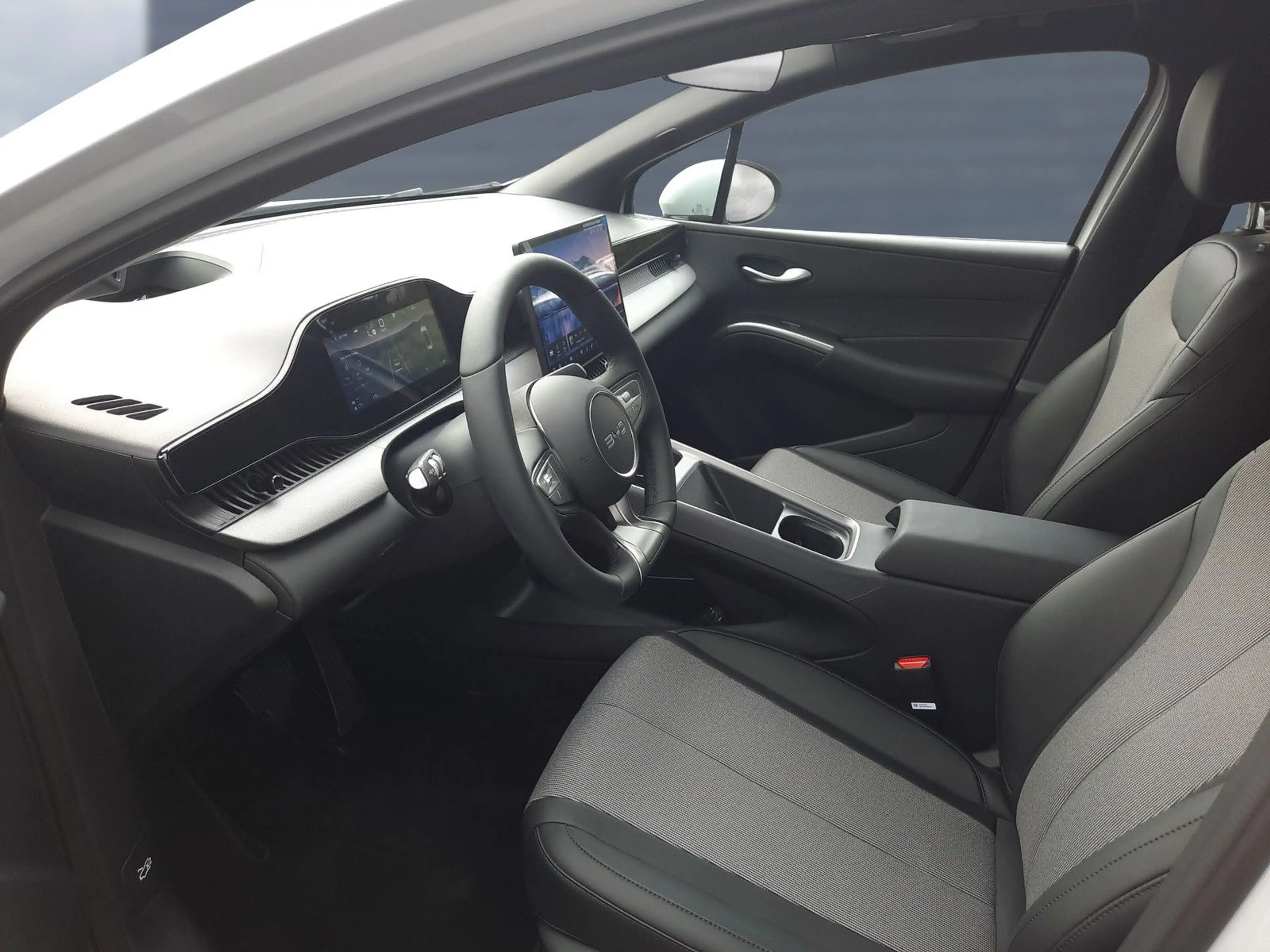BYD Dolphin Dolphin G DM-i Comfort LED NFC V2L Navi — photo 10