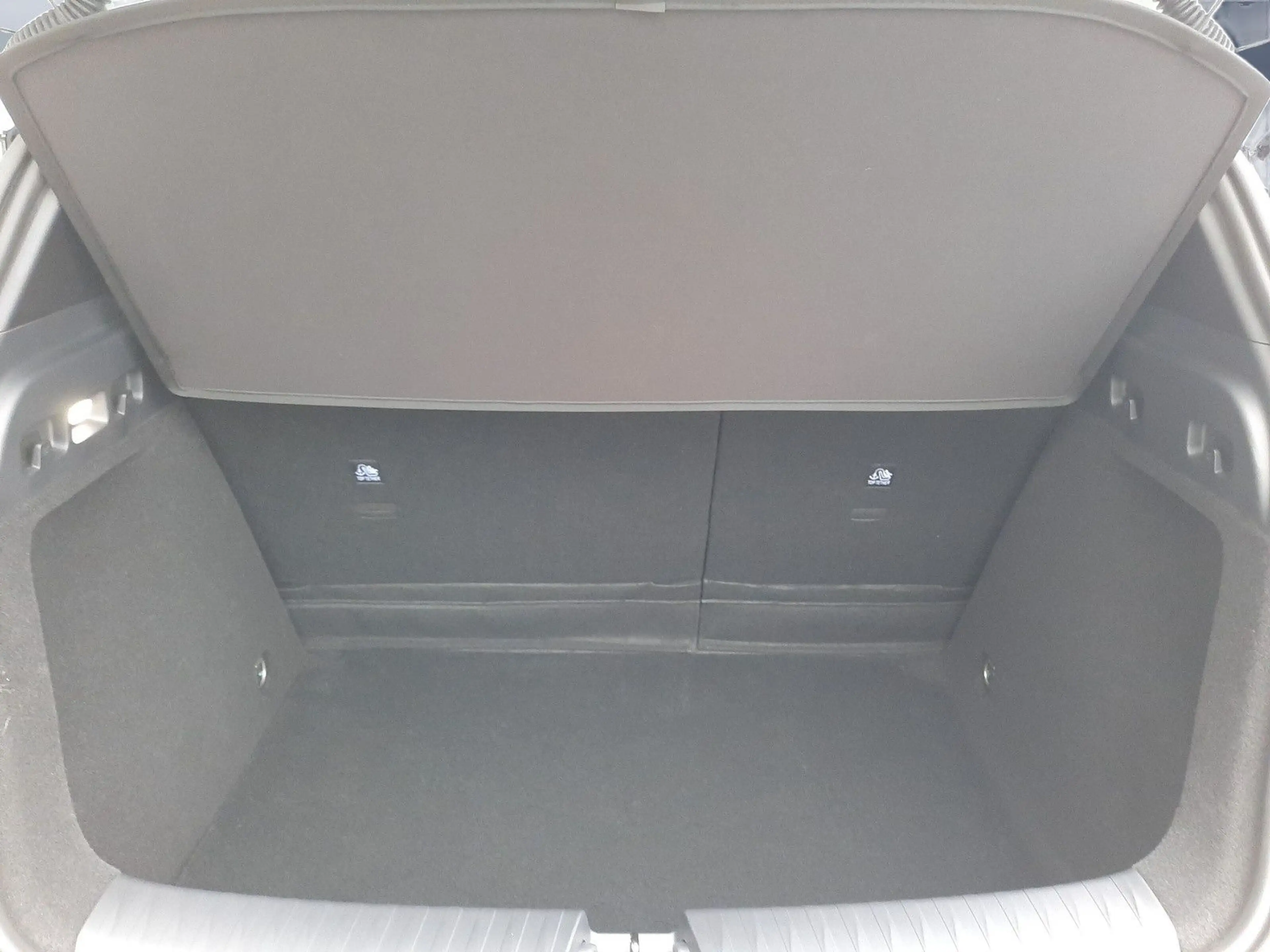 BYD Dolphin Dolphin G DM-i Comfort LED NFC V2L Navi — photo 9