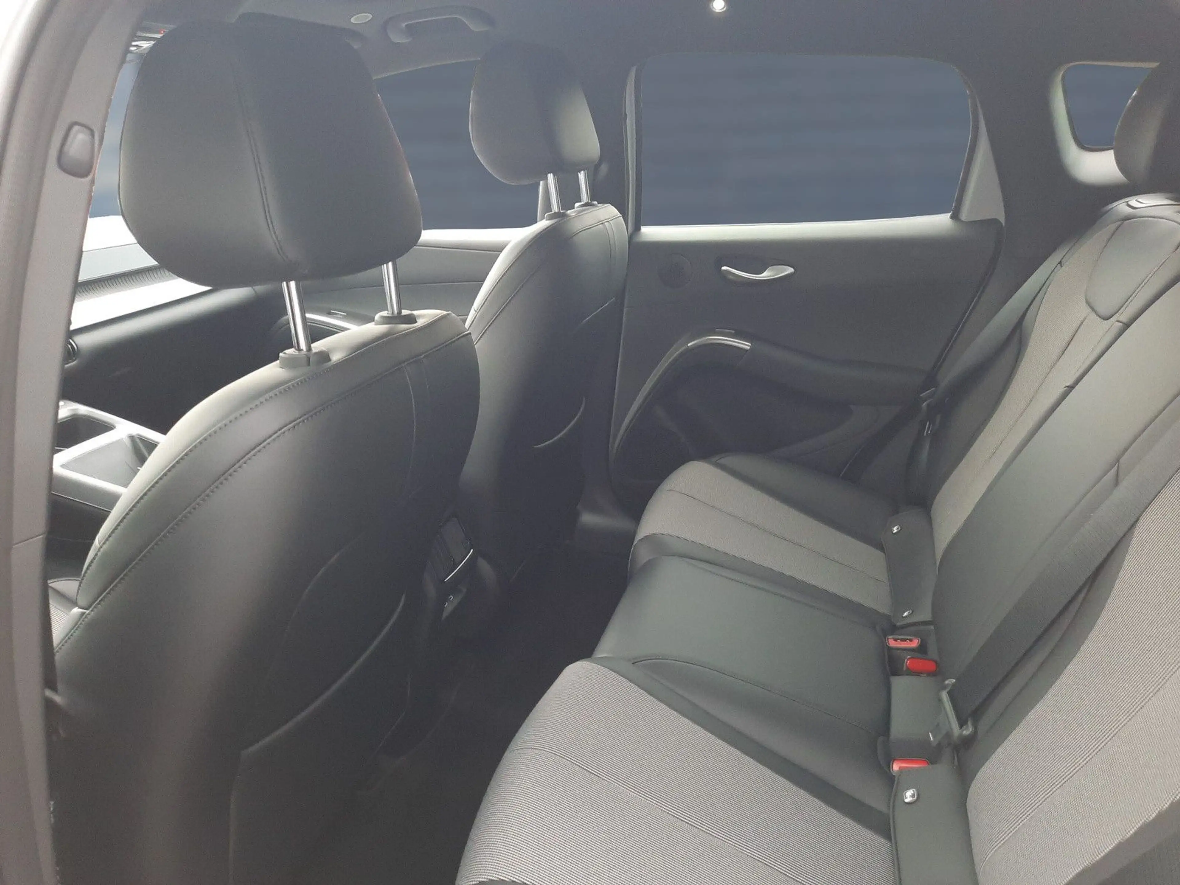 BYD Dolphin Dolphin G DM-i Comfort LED NFC V2L Navi — photo 11