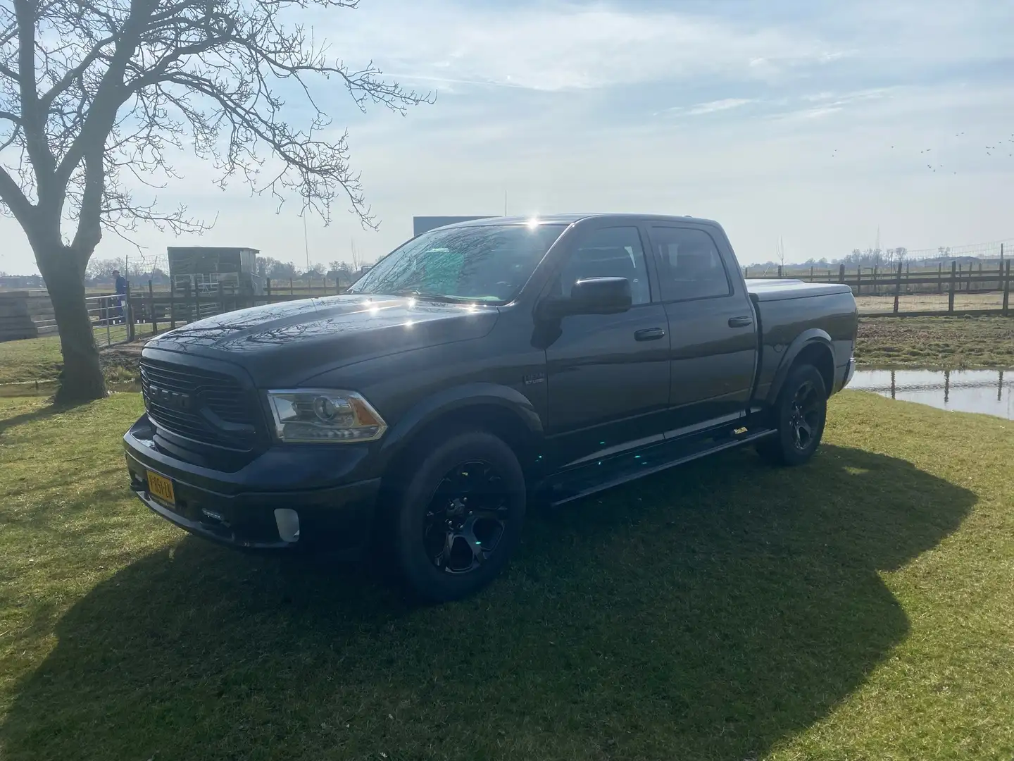 Dodge RAM Laramie 5.7 hemi Black Ops Zwart - 1