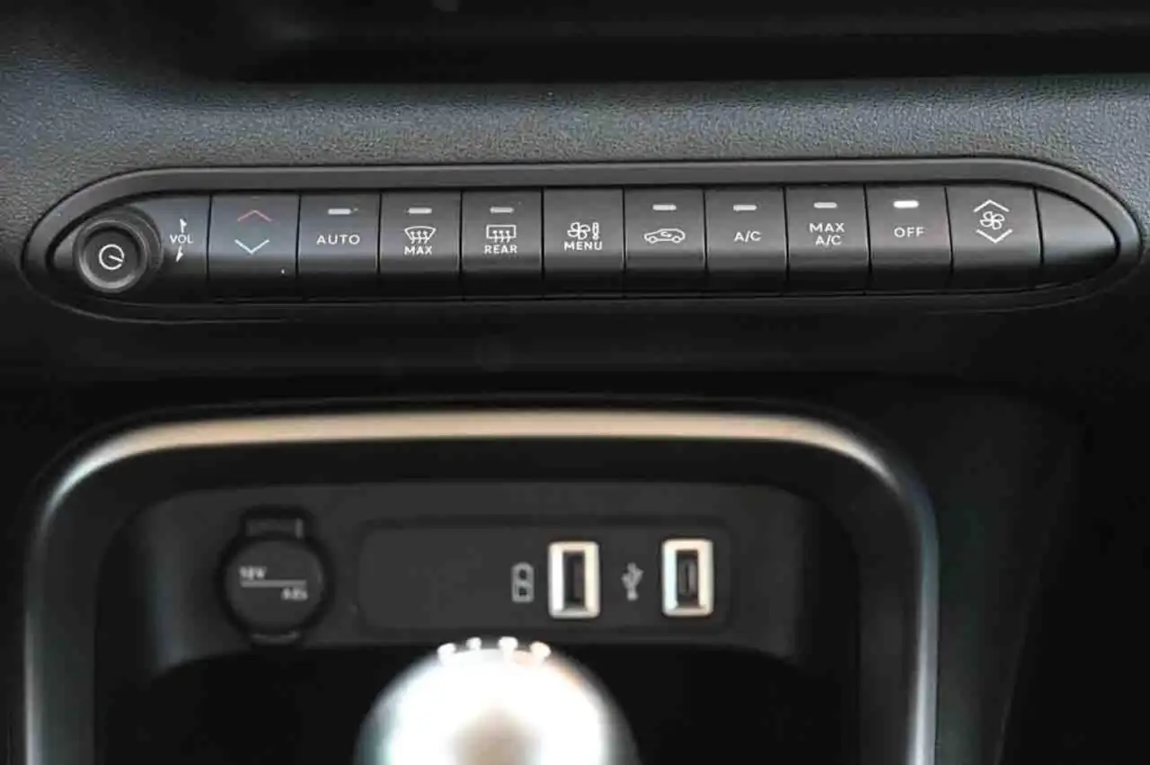 Jeep Avenger 1.2 Turbo 100 CV Altitude 14