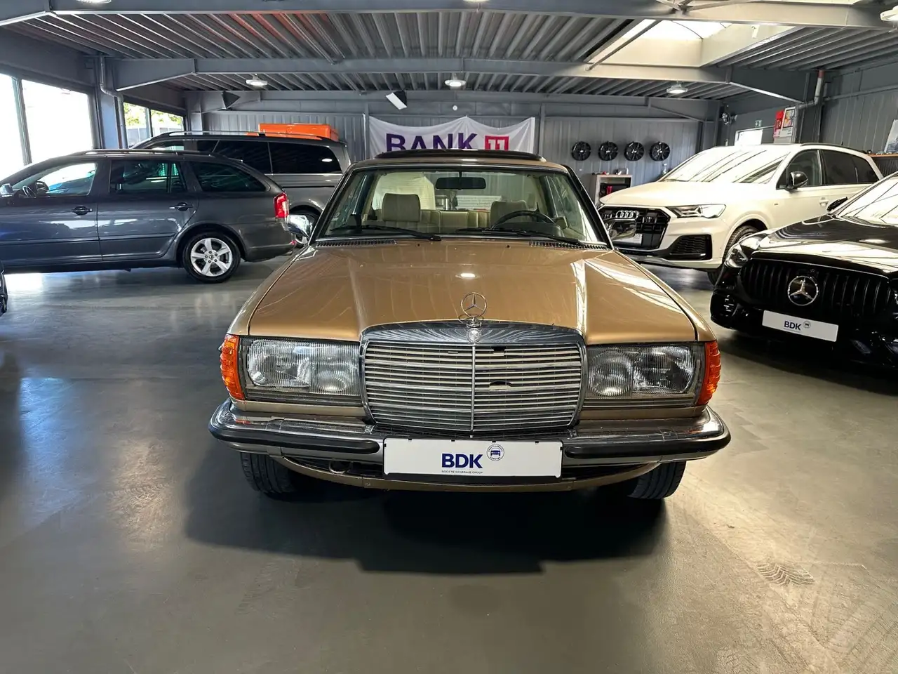 Mercedes-Benz 230 CE Original Zustand Oldtimer, foto 9