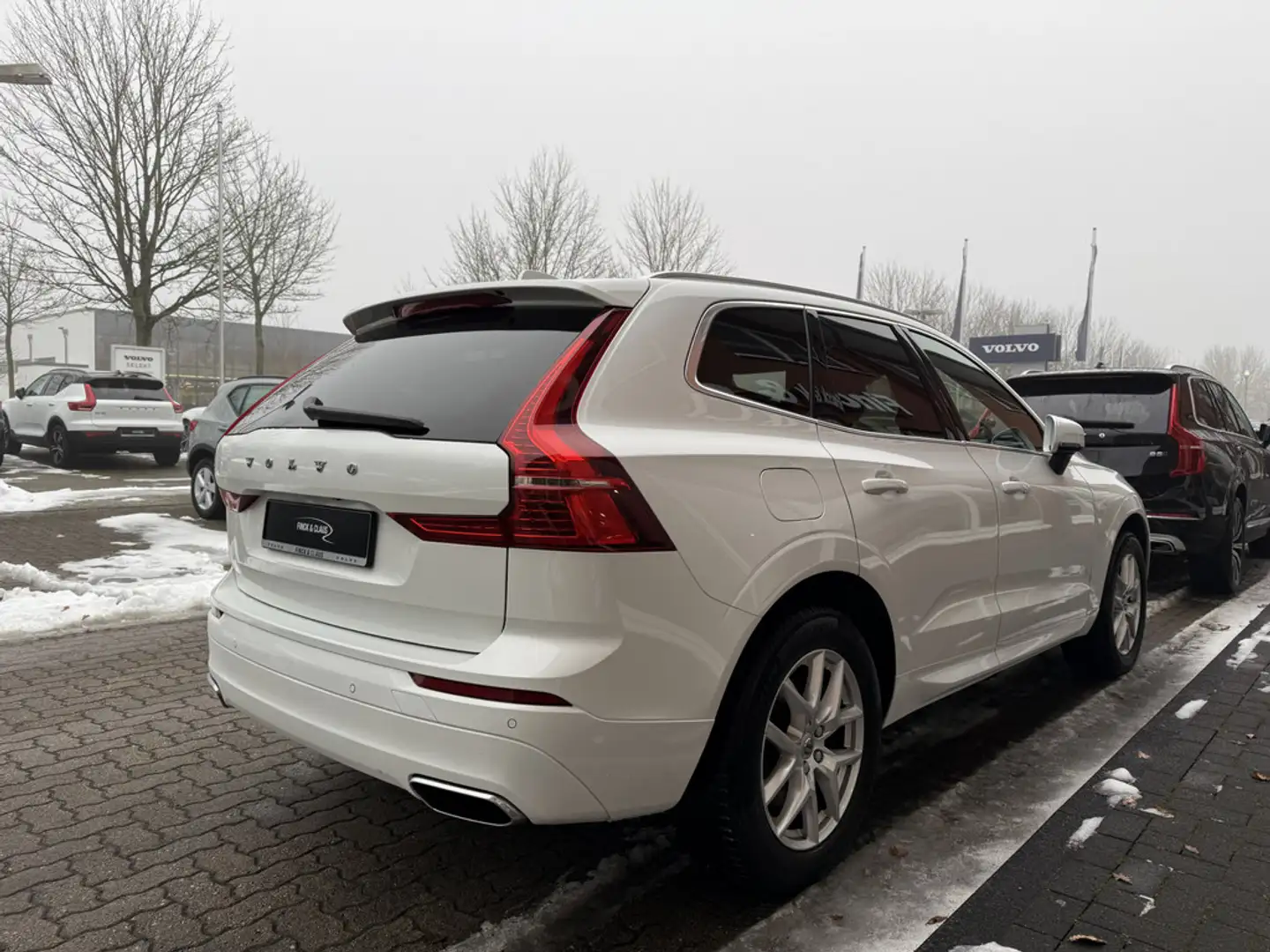 Volvo XC60 T4 Momentum Pro Weiß - 2