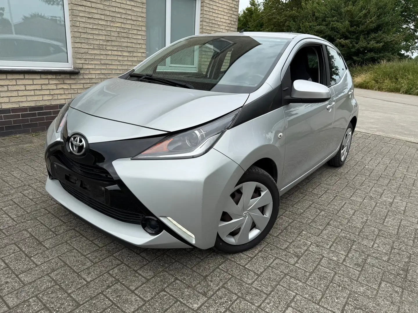 Toyota Aygo Aygo1.0i vvt-i x Argent - 1