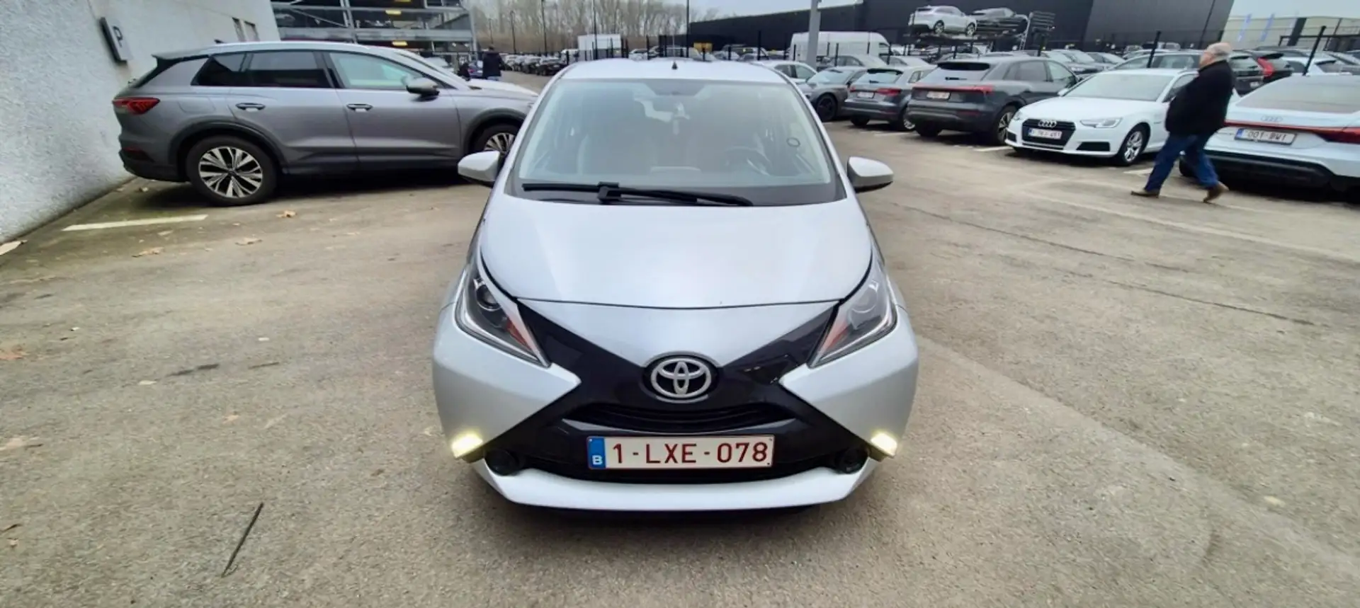 Toyota Aygo Aygo1.0i vvt-i x Plateado - 2