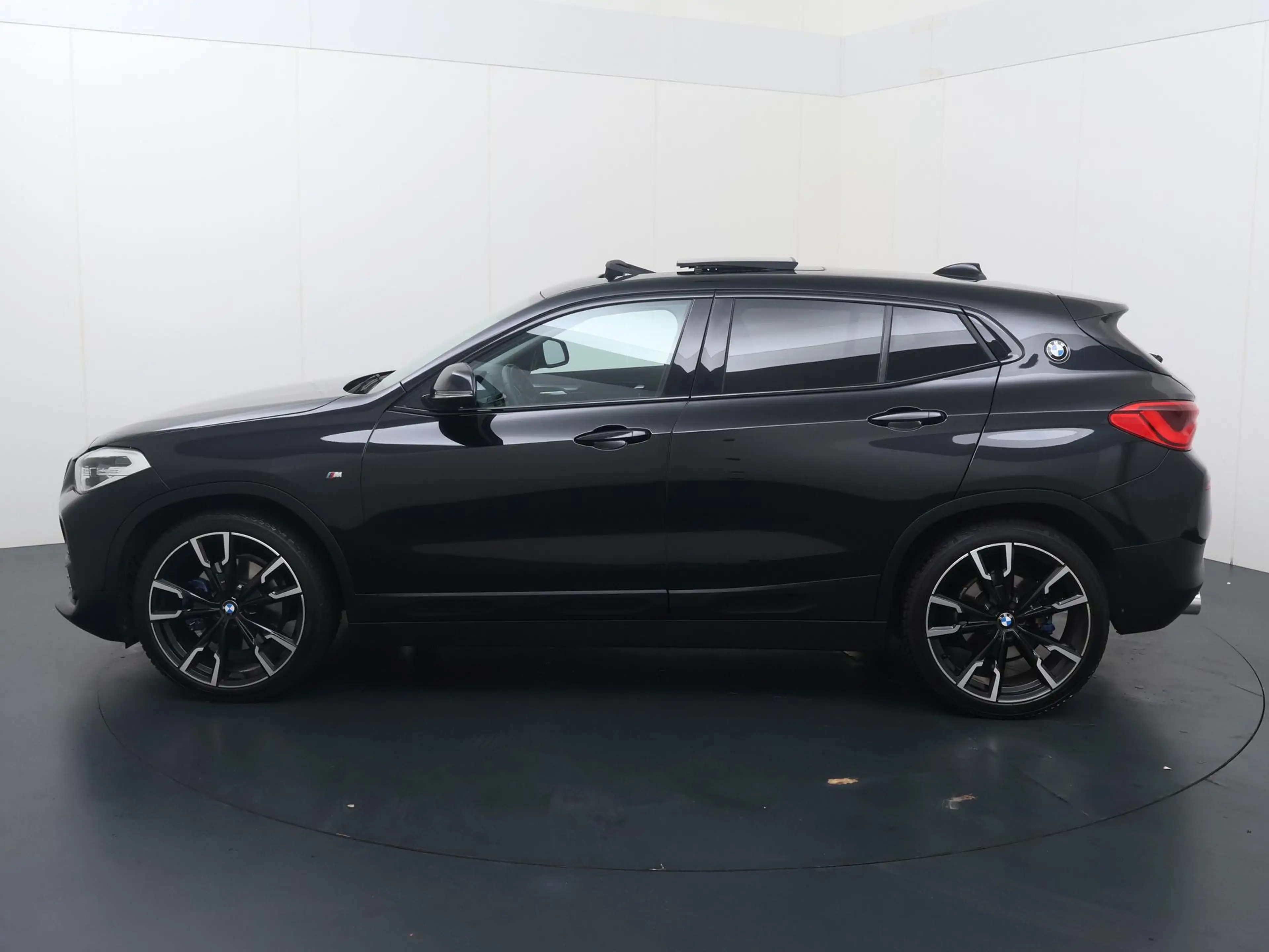 BMW X2 xDrive20i High Executive | 192 PK | Panoramadak | — photo 2