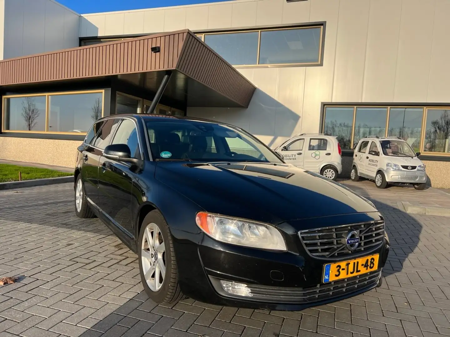 Volvo V70 V70 1.6 D2 Nordic+ automaat leder climate control Zwart - 2