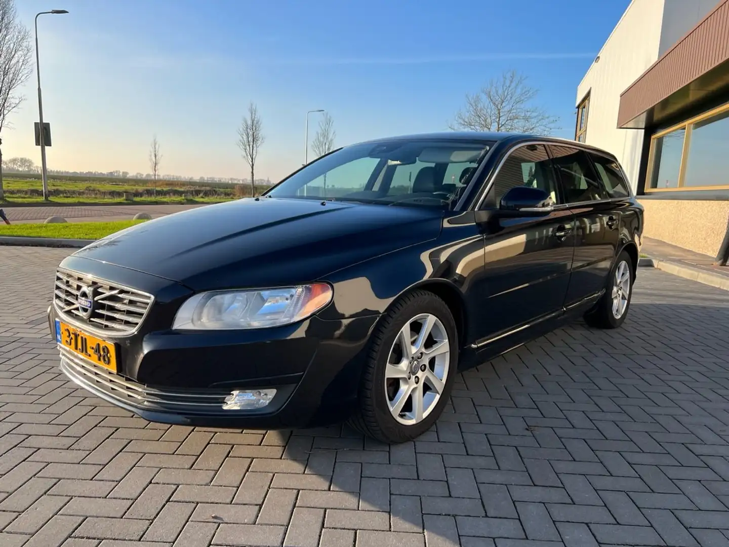 Volvo V70 V70 1.6 D2 Nordic+ automaat leder climate control Zwart - 1