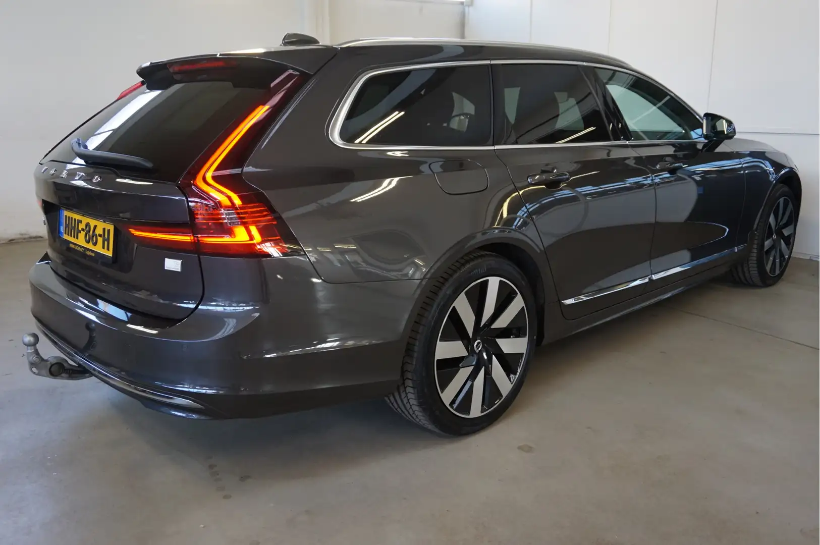 Volvo V90 2.0 T6 PHEV AWD Bright 398Pk Trekhaak LongRange Pi Gris - 2