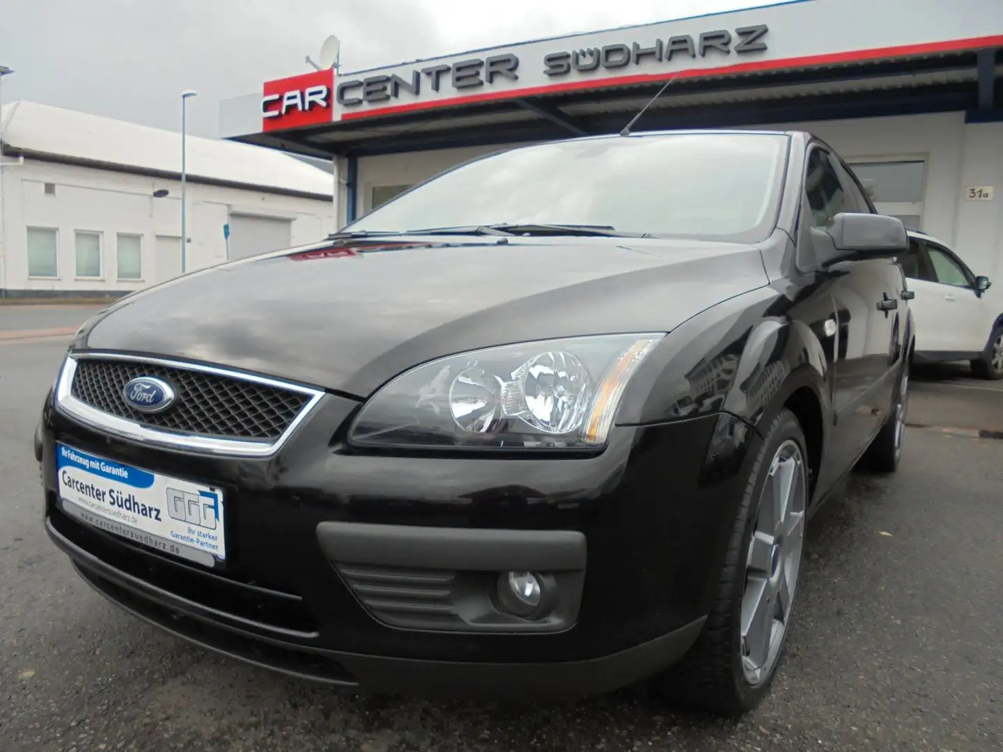 Ford Focus Lim. Sport Schwarz - 1