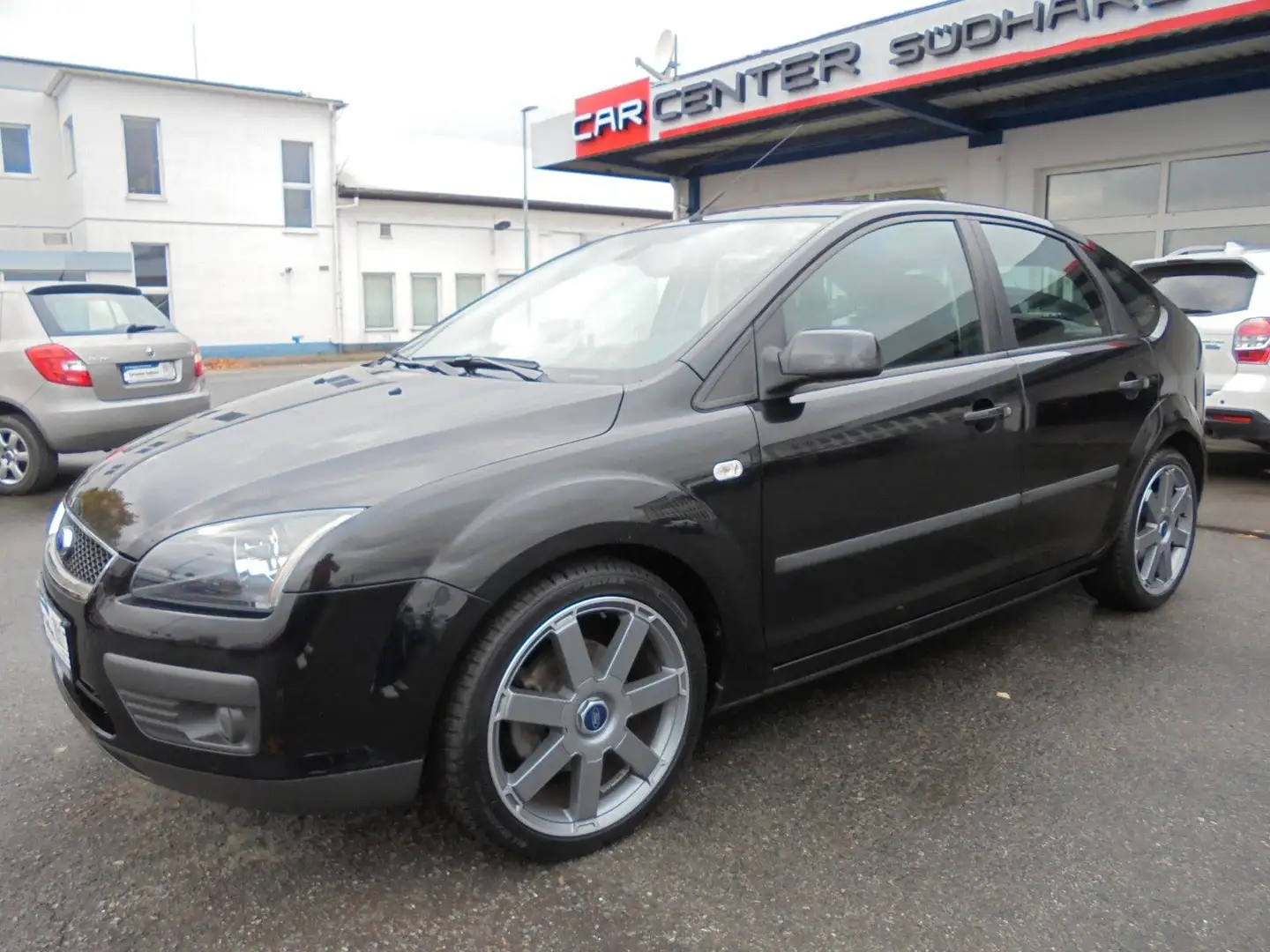 Ford Focus Lim. Sport Schwarz - 2