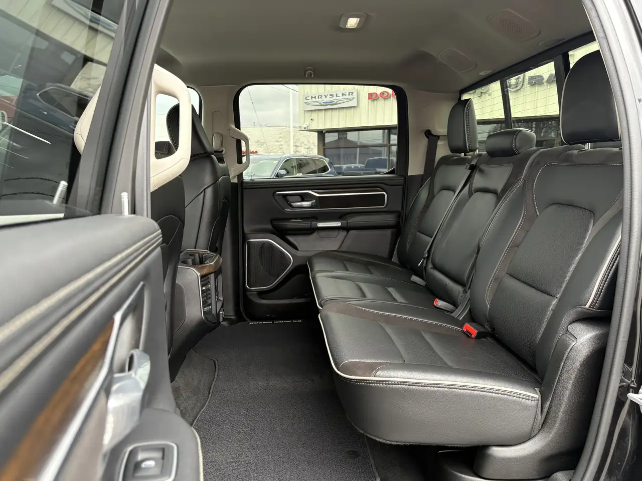 RAM 1500 снимка RAM 1500