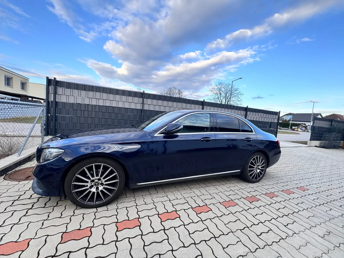 Mercedes-Benz E 200 E 200 d Aut. Blau - 1