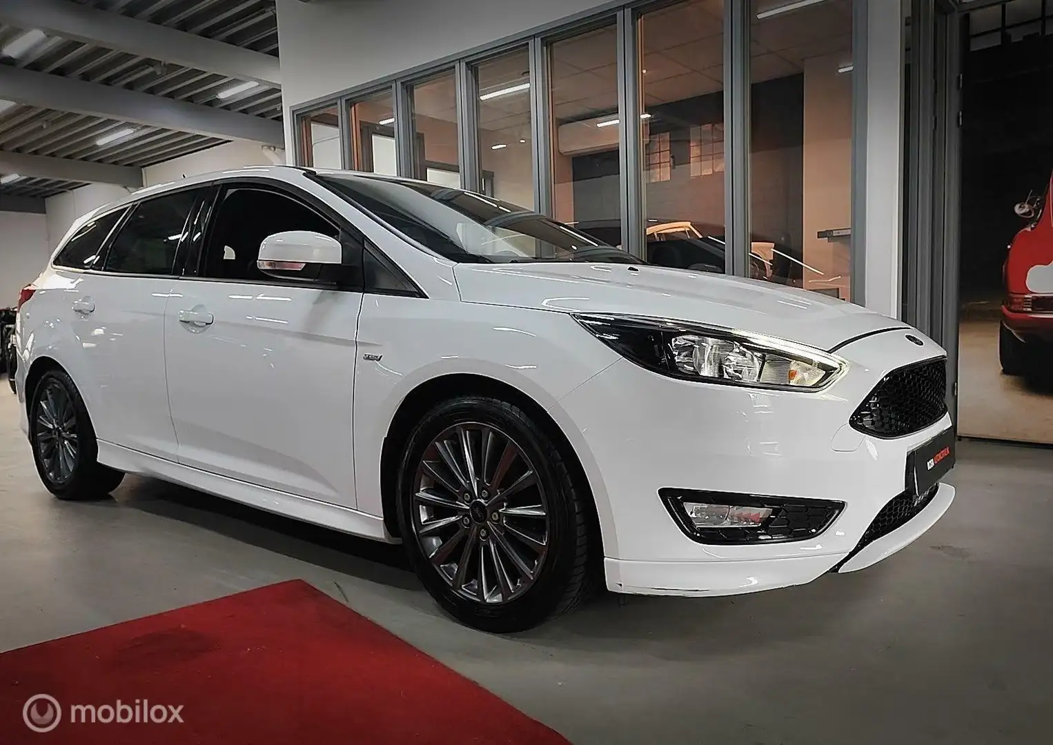 Ford Focus Wagon 1.0 ST-Line 2017 AIRCO VELGEN STOELVERW. NE Zwart - 1