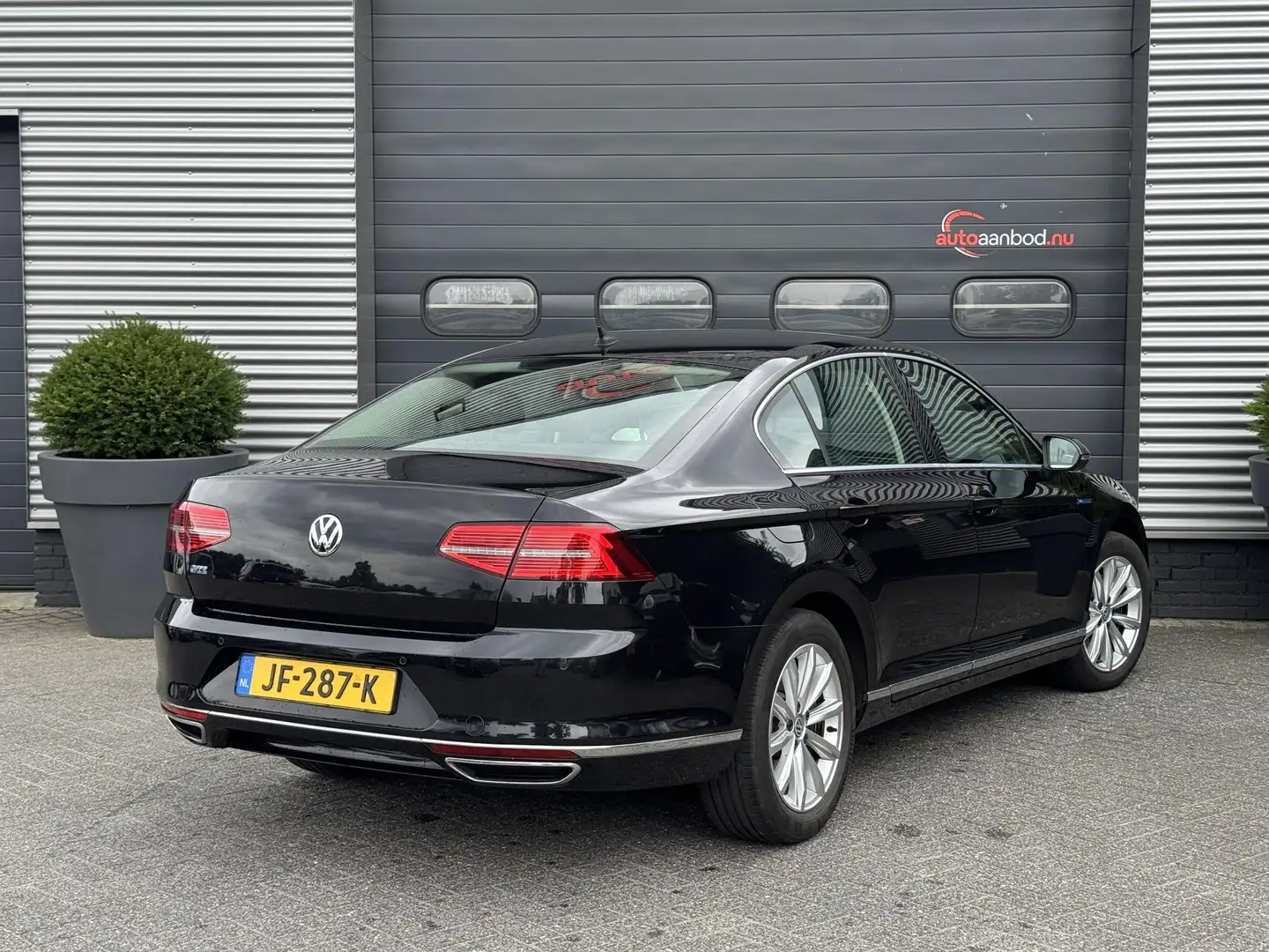 Volkswagen Passat 1.4 TSI GTE Highline | Navigatie | Carplay | LED | Zwart - 2