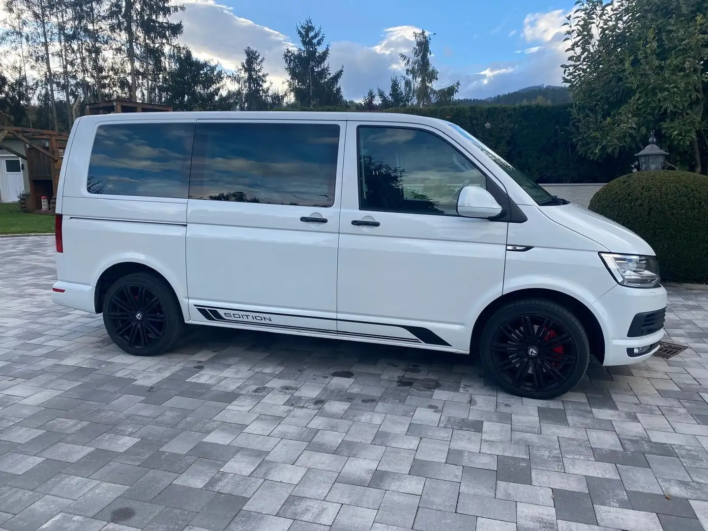 Volkswagen T6 Multivan Trendline 2,0 TDI 4Motion BMT DSG - 2