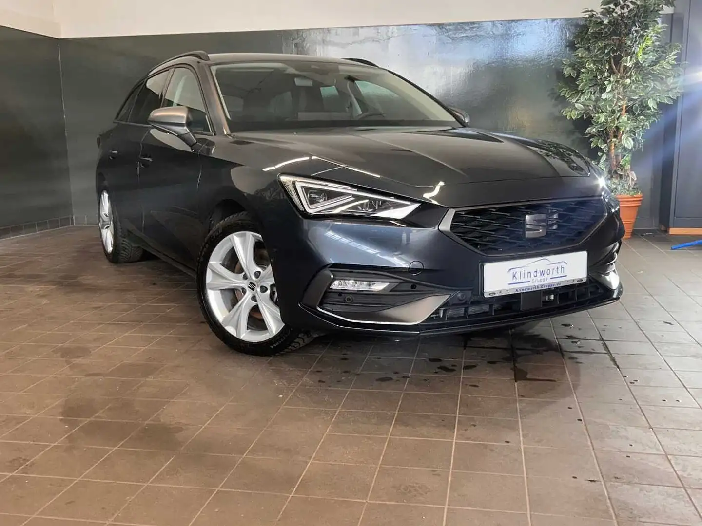 SEAT Leon ST 2.0 TDI DSG FR +Matrix LED+Navi 12,9' Grau - 2