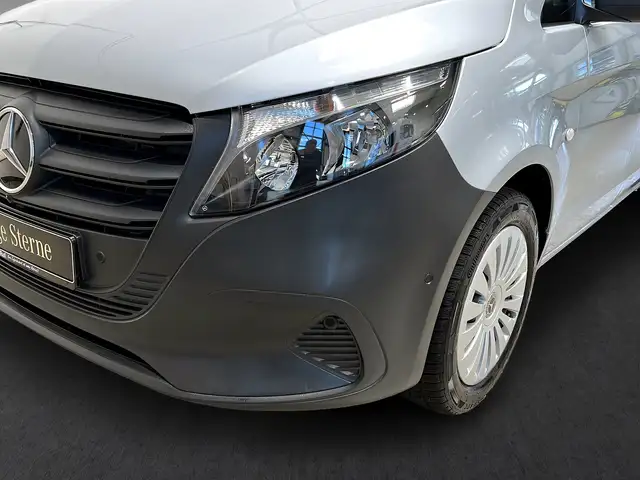 Mercedes-Benz Vito view 3