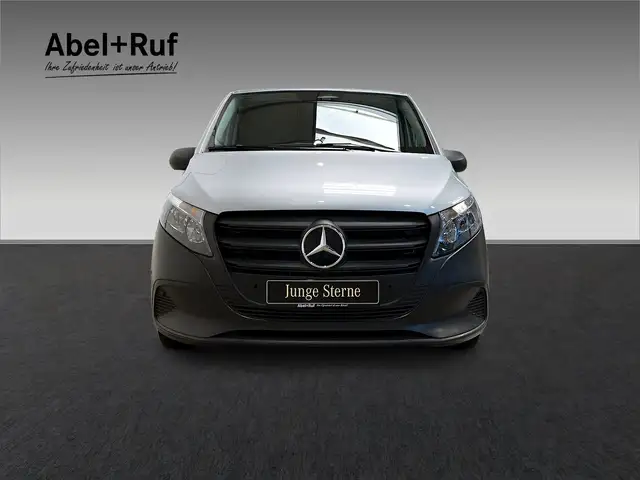 Mercedes-Benz Vito view 2