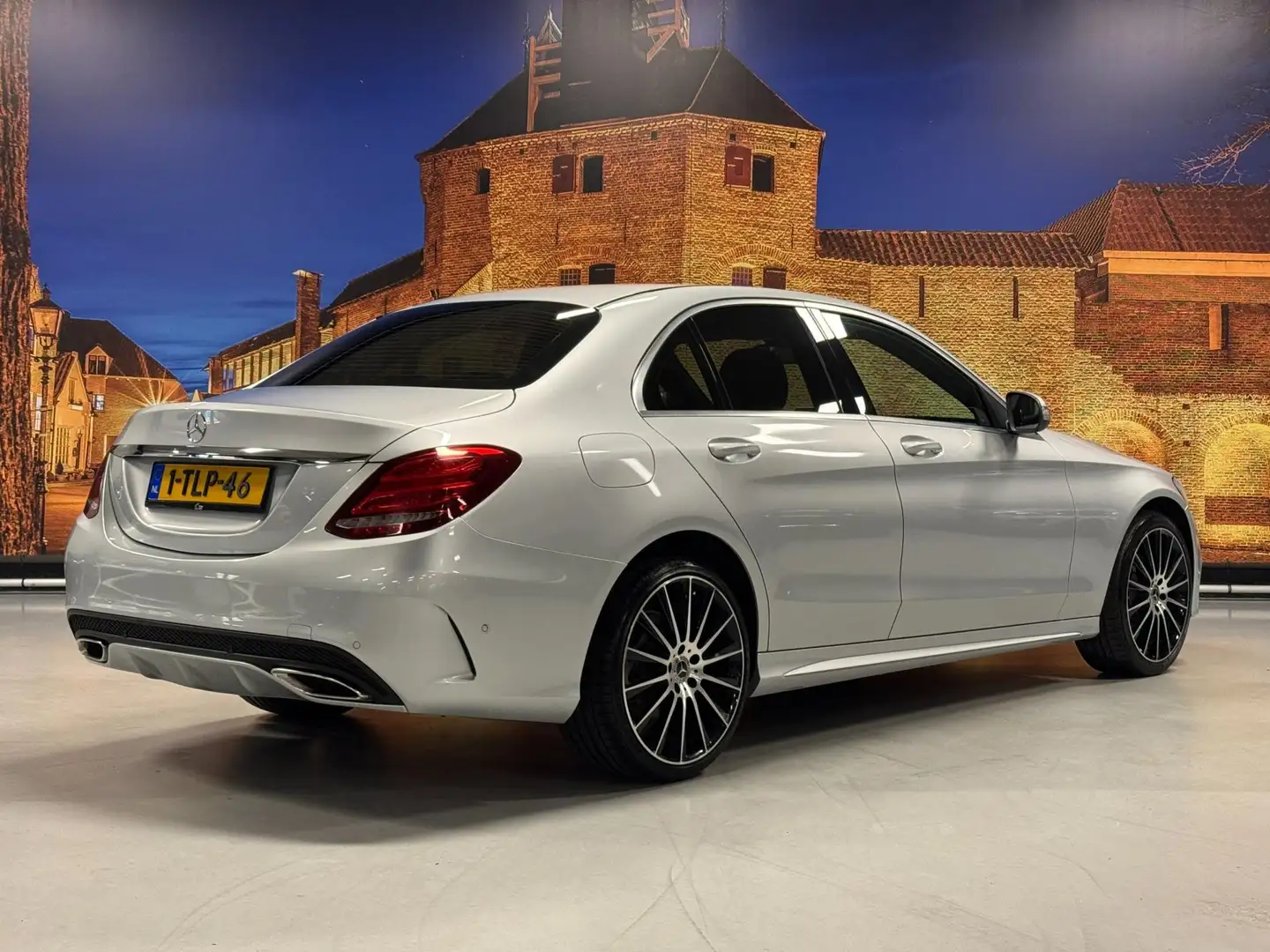 Mercedes-Benz C 180 AMG Automaat Leer Navigatie LED Grau - 2