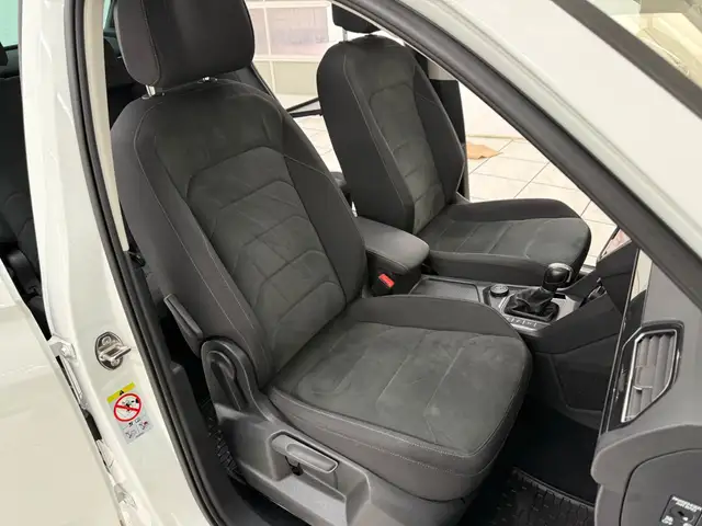 Volkswagen Tiguan view 13