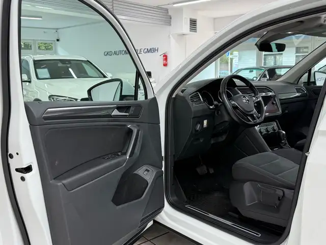 Volkswagen Tiguan view 6