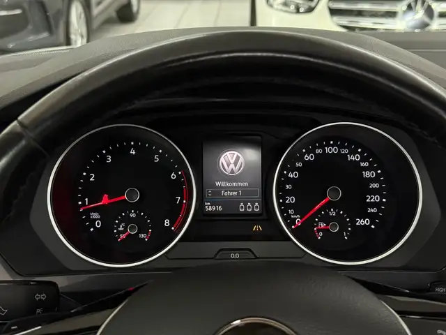 Volkswagen Tiguan view 23