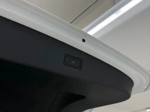 Volkswagen Tiguan view 12