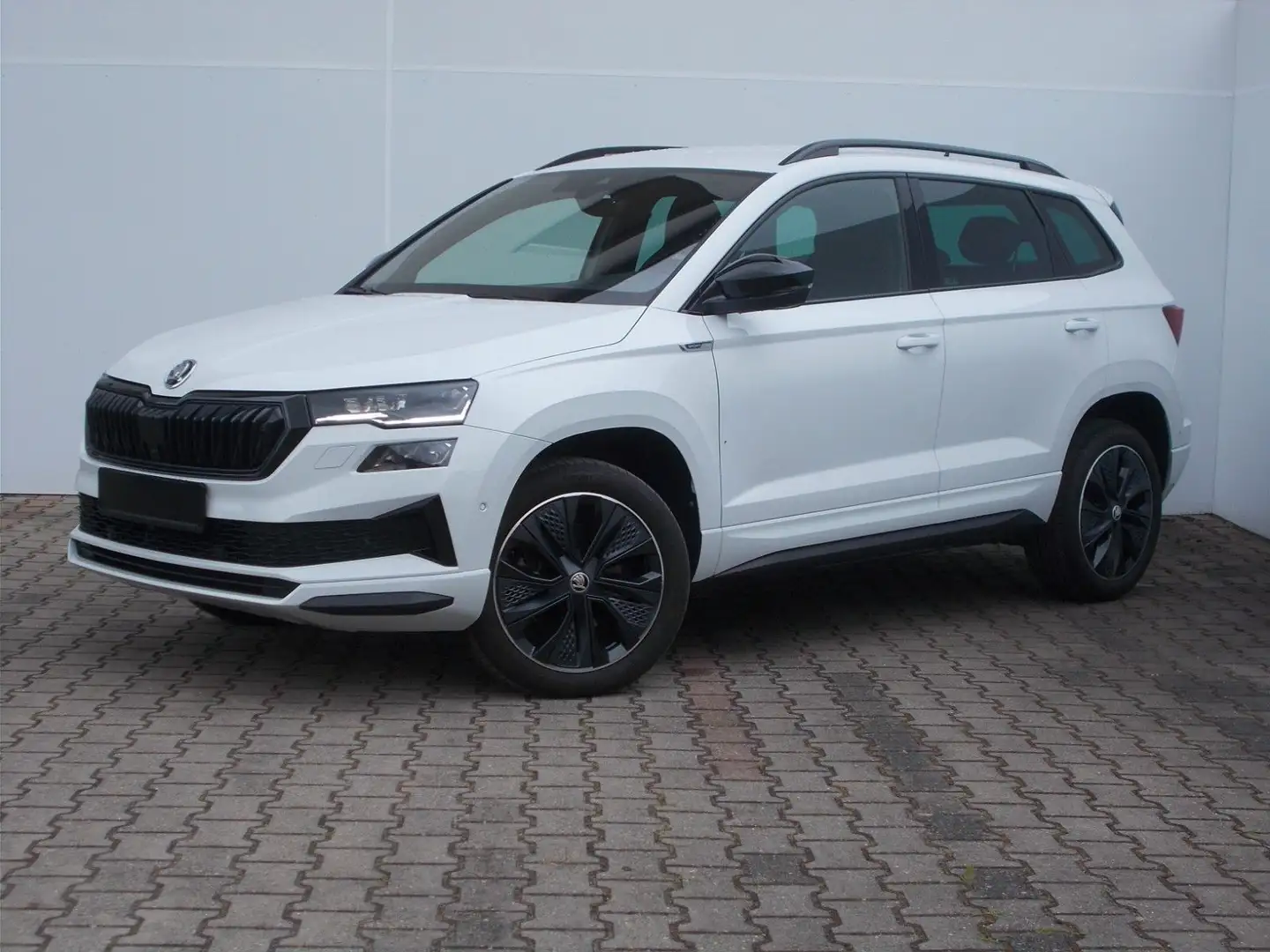 Skoda Karoq 1.5 TSI Sportline * DSG * Navi *ACC *360° Weiß - 2