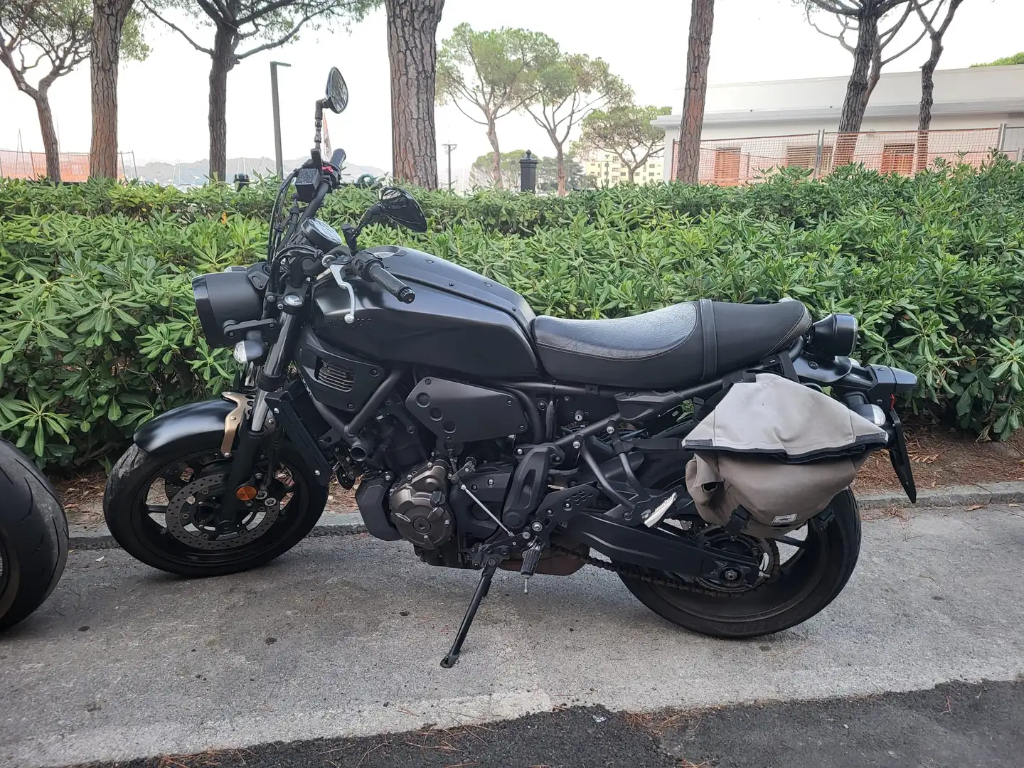 Yamaha XSR 700 Noir - 1