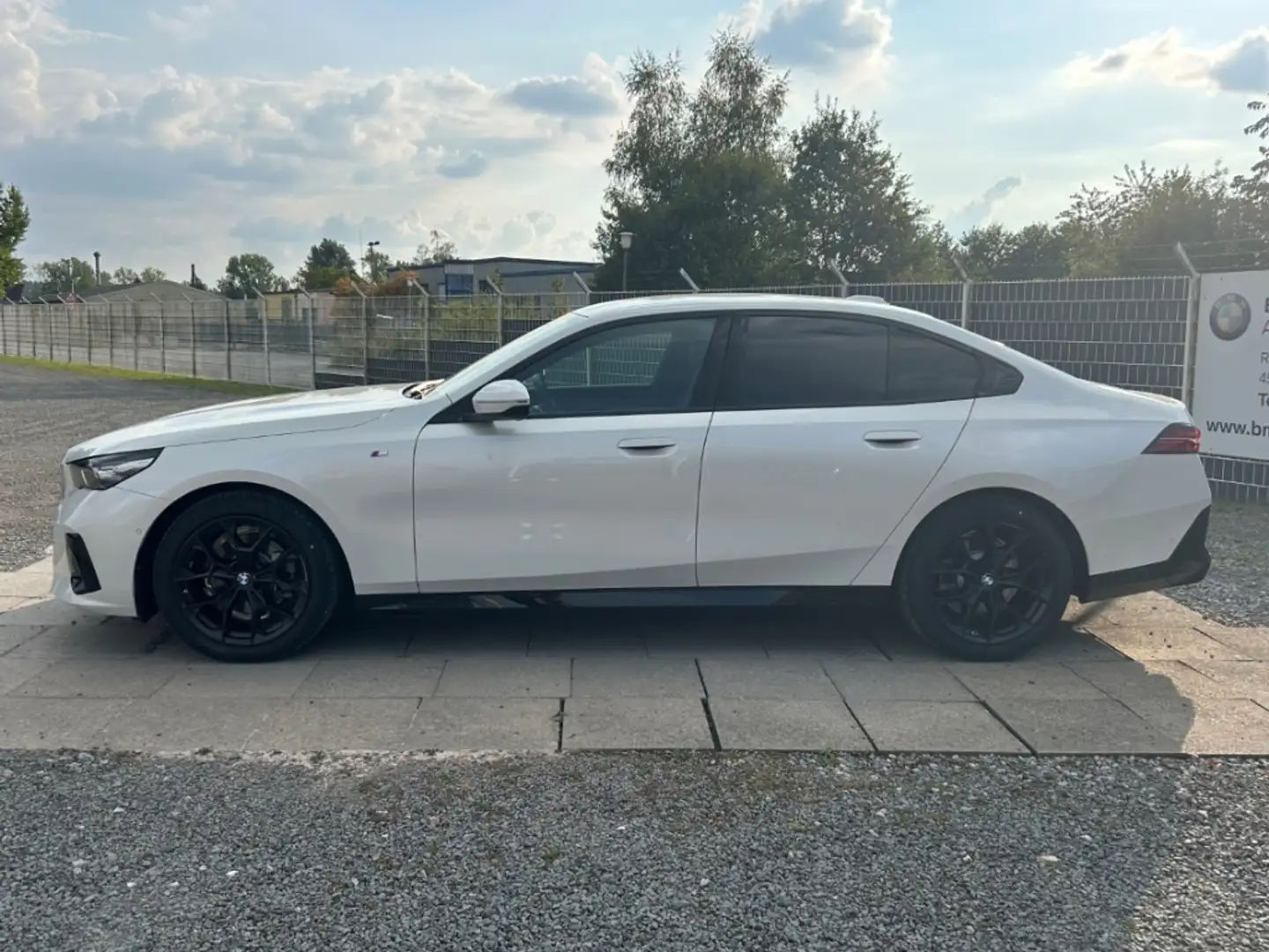 BMW 520 d M Sport AHK el. Komforts. Driv.Plus HeadUp Weiß - 2