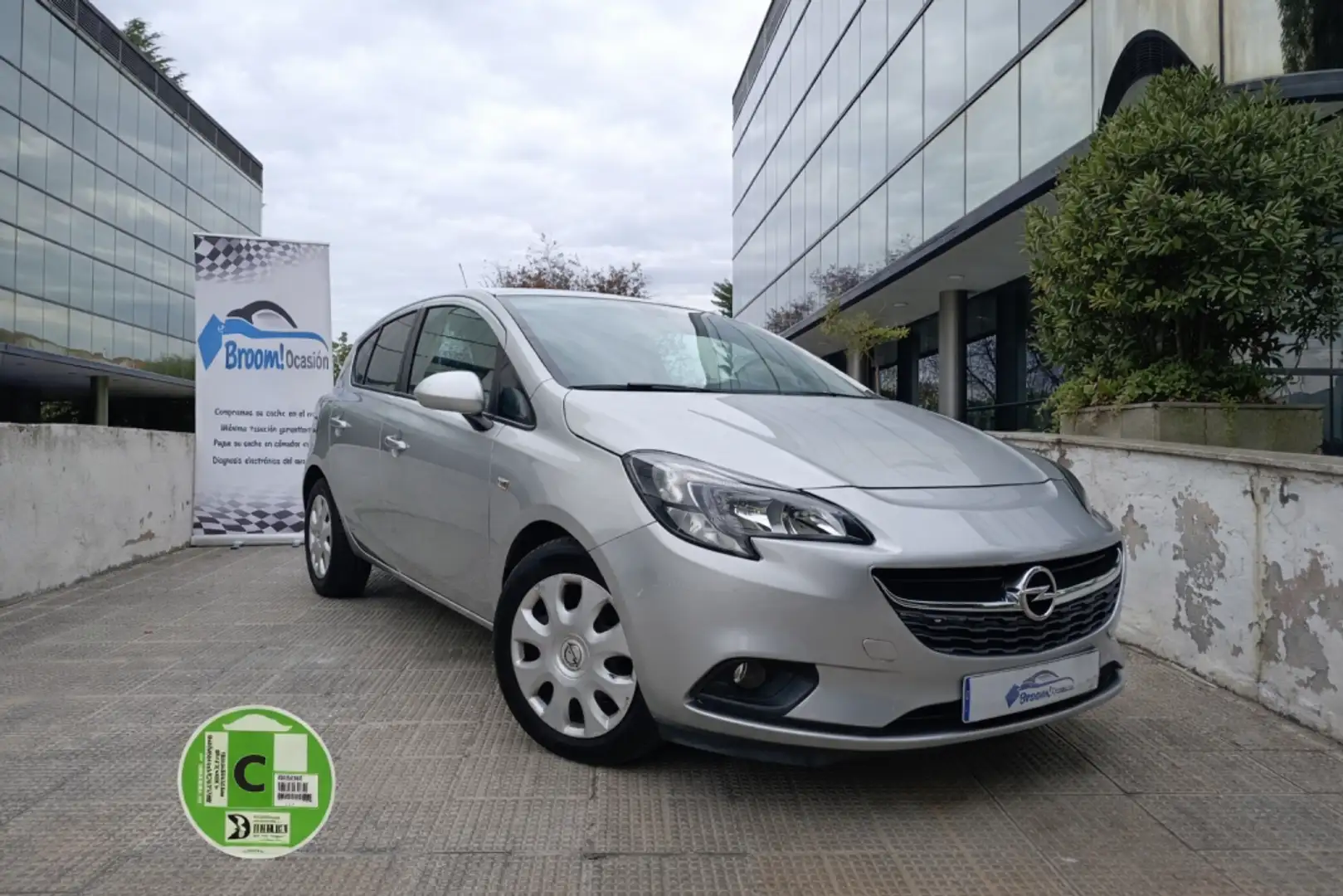 Opel Corsa 1.4 Expression 90 Grau - 1