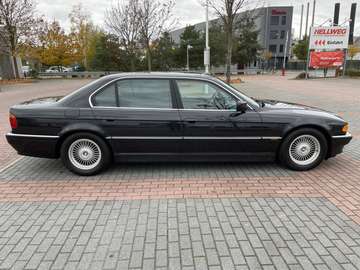 iL E38 Langversion Schwarz  Facelift Top Zustand