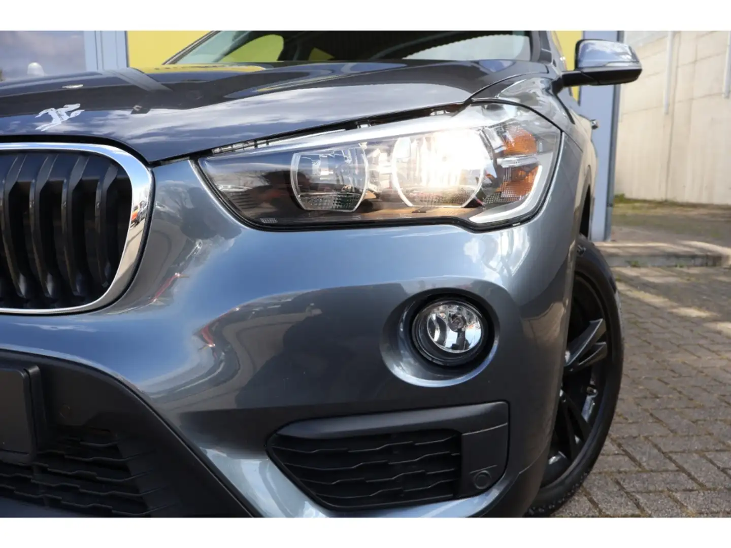 BMW X1 xDrive 20i Advantage Navi El. Heckklappe SHZ Rückf Grigio - 2