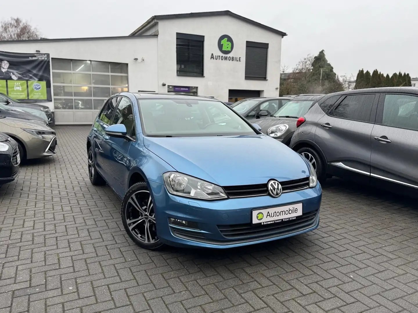 Volkswagen Golf VII Lim. Comfortline BMT*PDC*SHZ*TEMPO*PANO Blau - 1