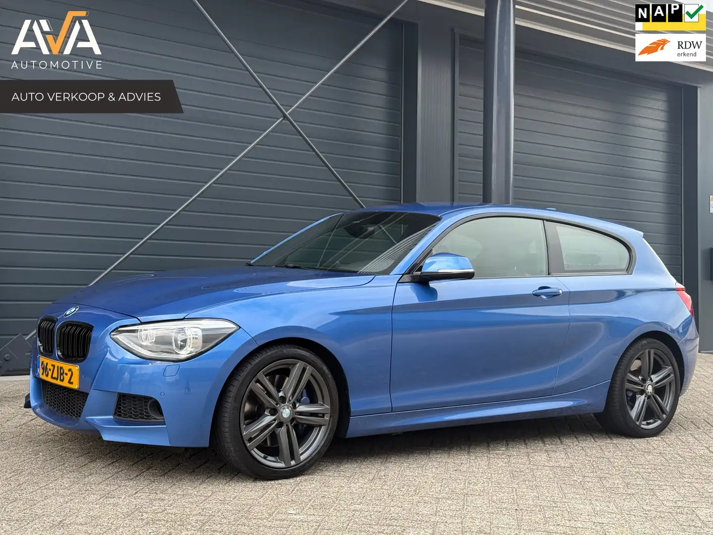 BMW 125 1-serie 125i Upgrade Edition, Sportonderstel, Lede Blauw - 1