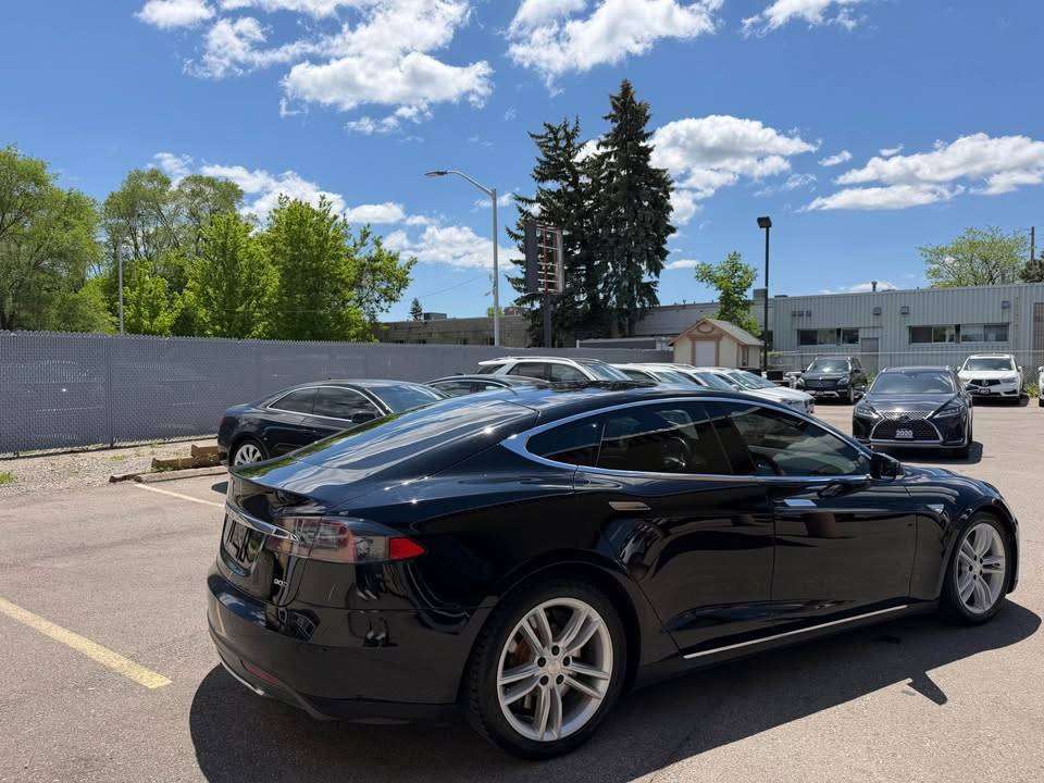 2015 Tesla Model S AWD alt 4