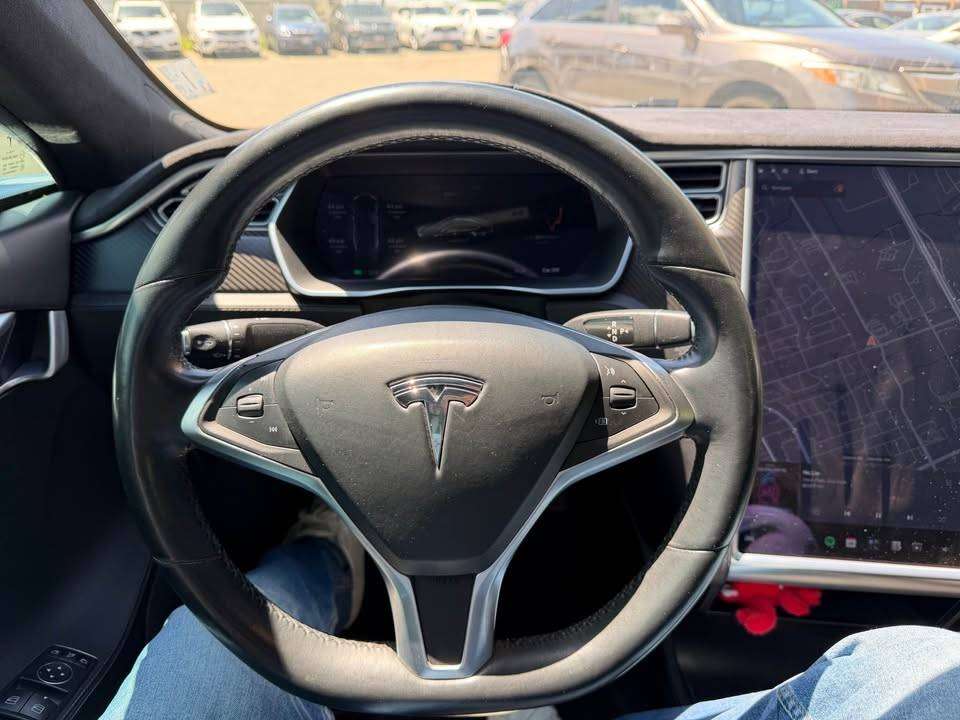 2015 Tesla Model S AWD thumb 14