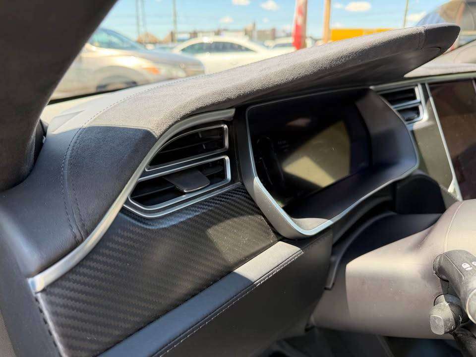 2015 Tesla Model S AWD thumb 13
