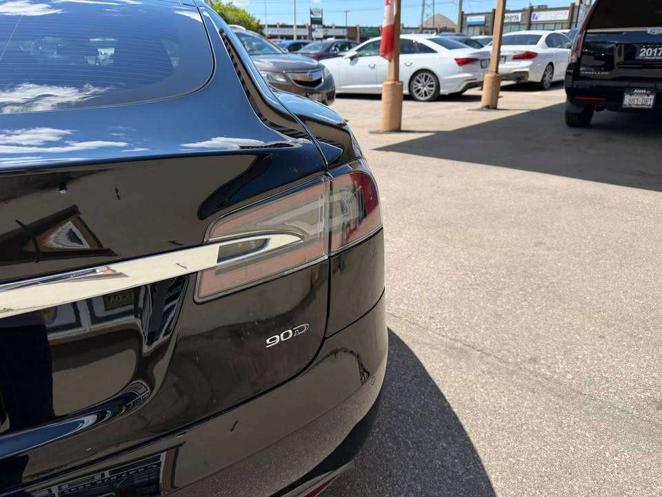 2015 Tesla Model S AWD thumb 6